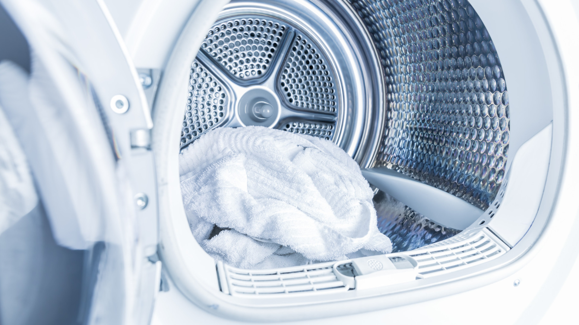 Sente um cheiro ruim vindo da máquina de lavar roupa? Resolva assim