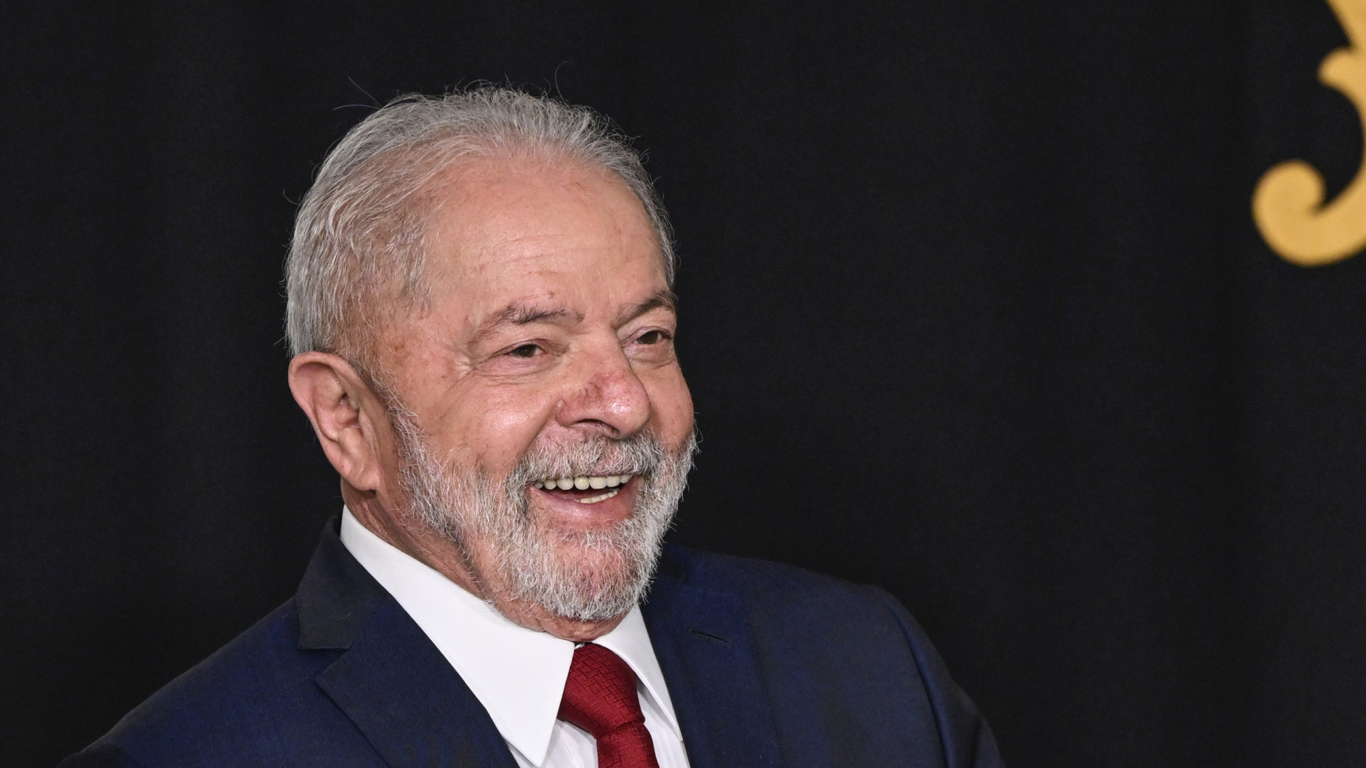 Lula diz ter ficado feliz com carta de economistas e que sabe ouvir conselhos
