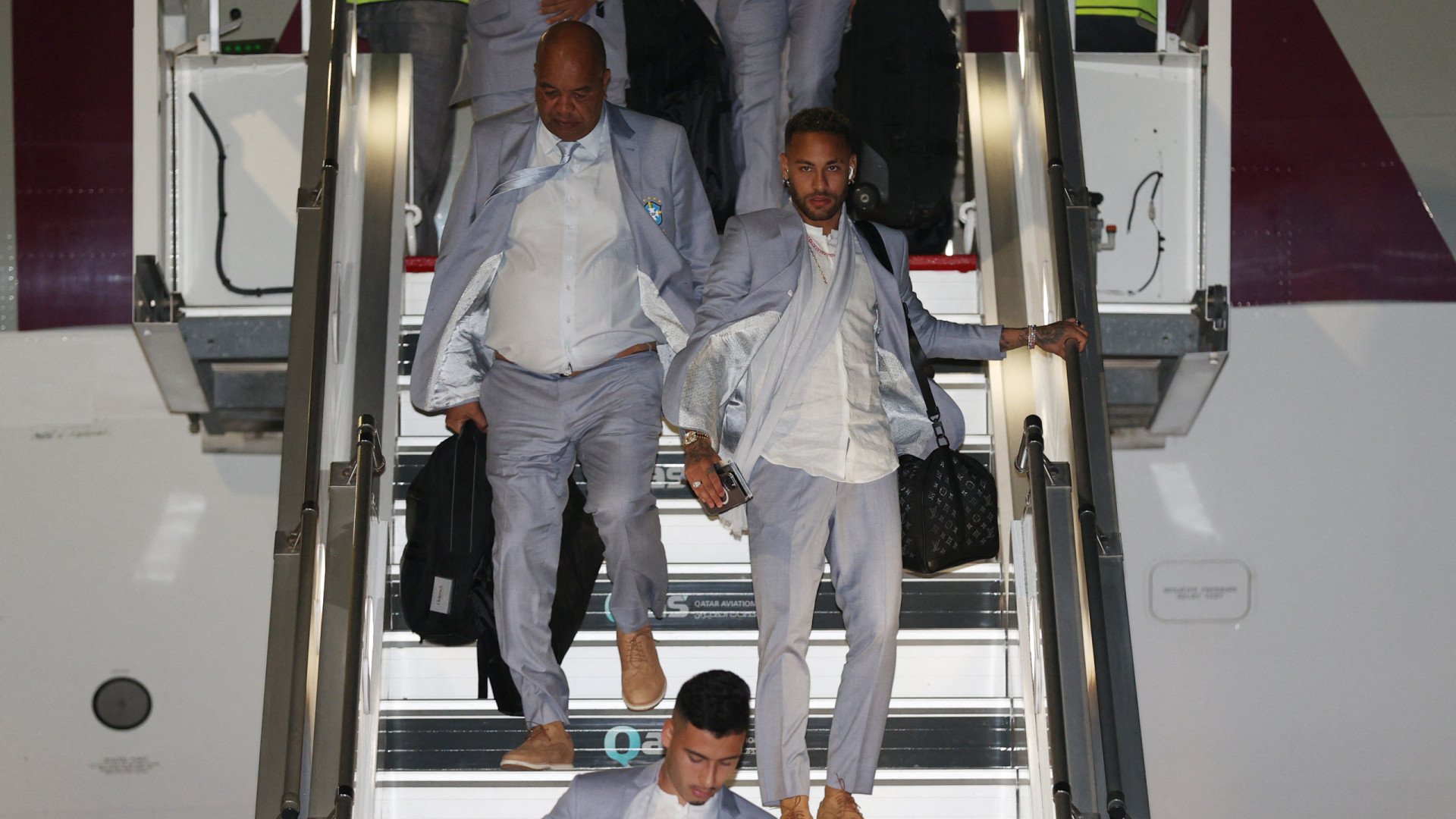 Seleção brasileira desembarca no Qatar para disputa da Copa do Mundo