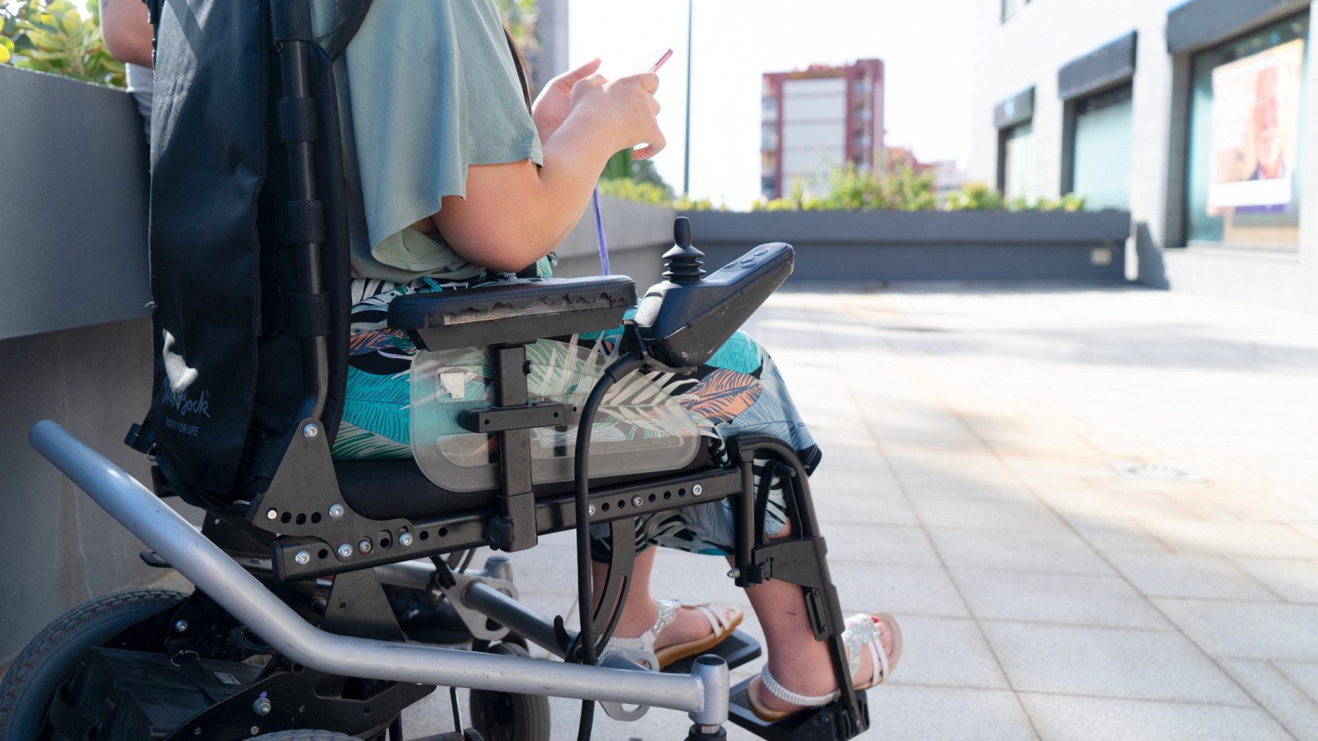 Tetraplégicos aprendem a controlar cadeira de rodas com pensamento, mostra pesquisa