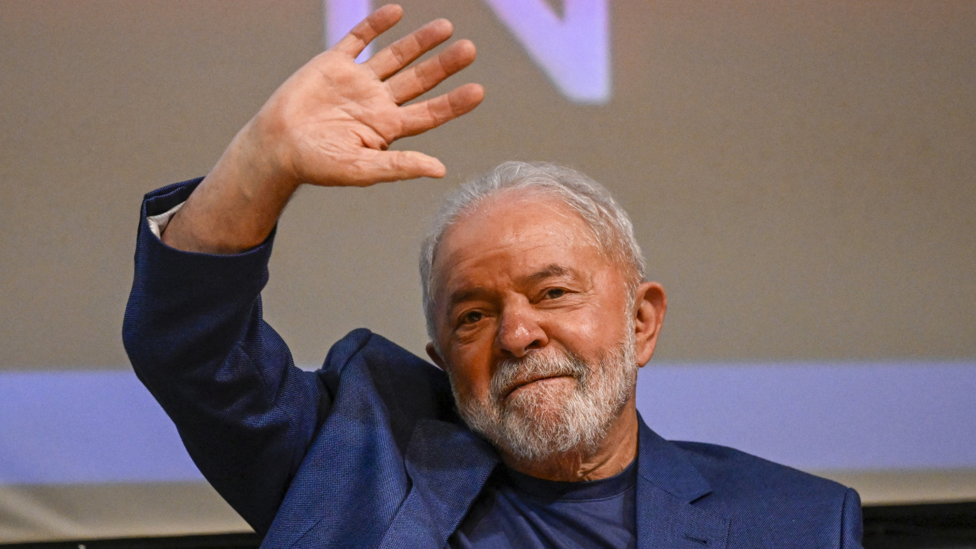 Lula tem alta após retirar lesão na laringe no Hospital Sírio Libanês, em SP