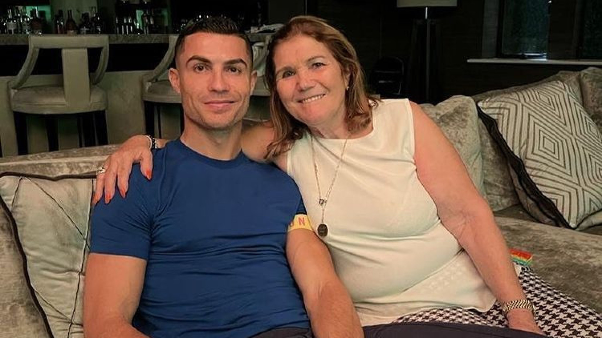 Mãe de Cristiano Ronaldo revela torcida pelo Grêmio no Brasil
