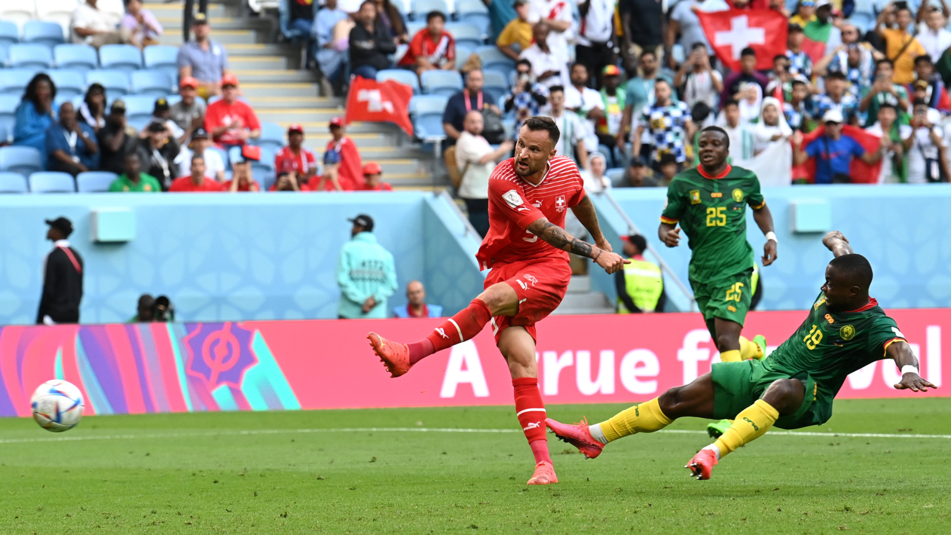 Suíça vence Camarões com gol especial em 1º jogo do grupo do BR na Copa