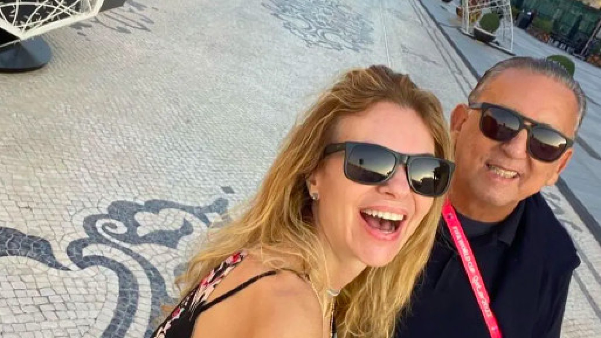 Galvão Bueno faz passeio com a esposa no Catar