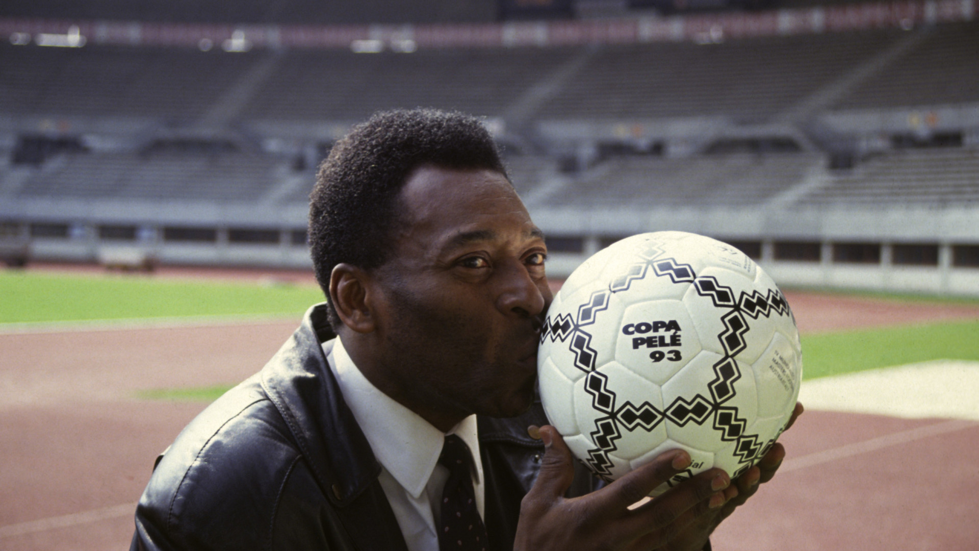 Pelé é homenageado com nome de estádios na Colômbia e Guiné-Bissau