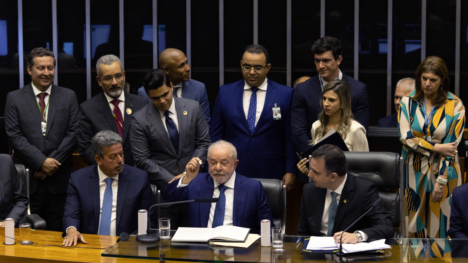 Ao Congresso, Lula destaca frente ampla e medidas econômicas prioritárias