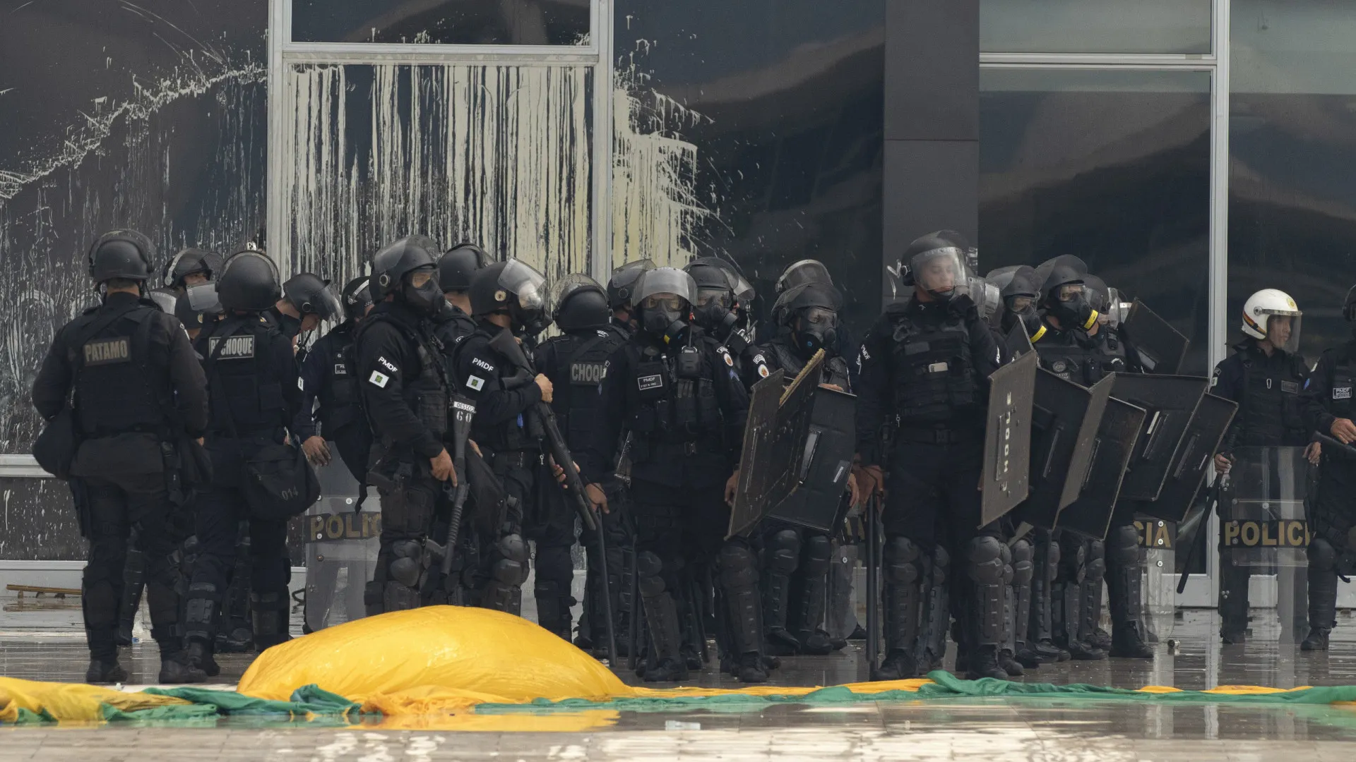 
                    PM de Brasília expulsa cinco coronéis condenados pelo STF por omissão no 8/1
                