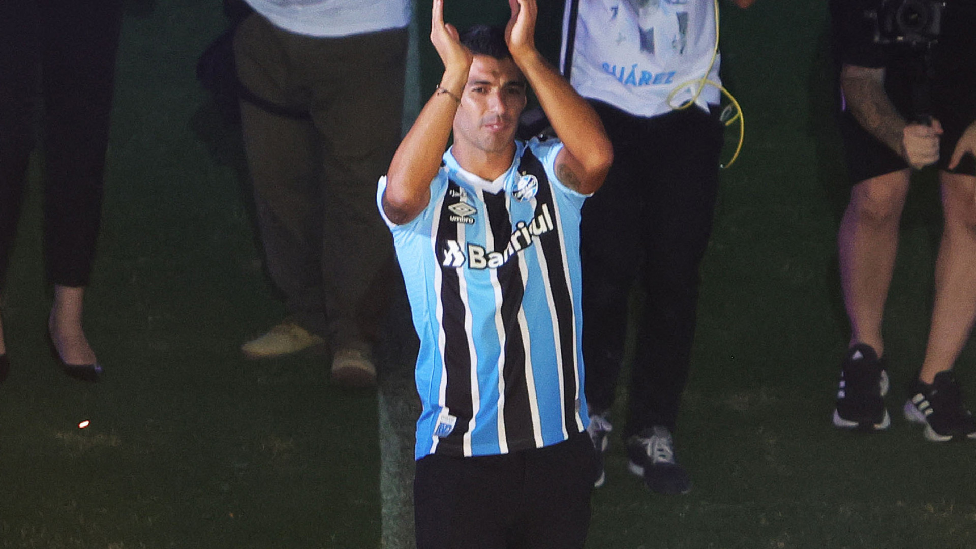 Luis Suárez se despede do Brasil e agradece carinho de gremistas e rivais