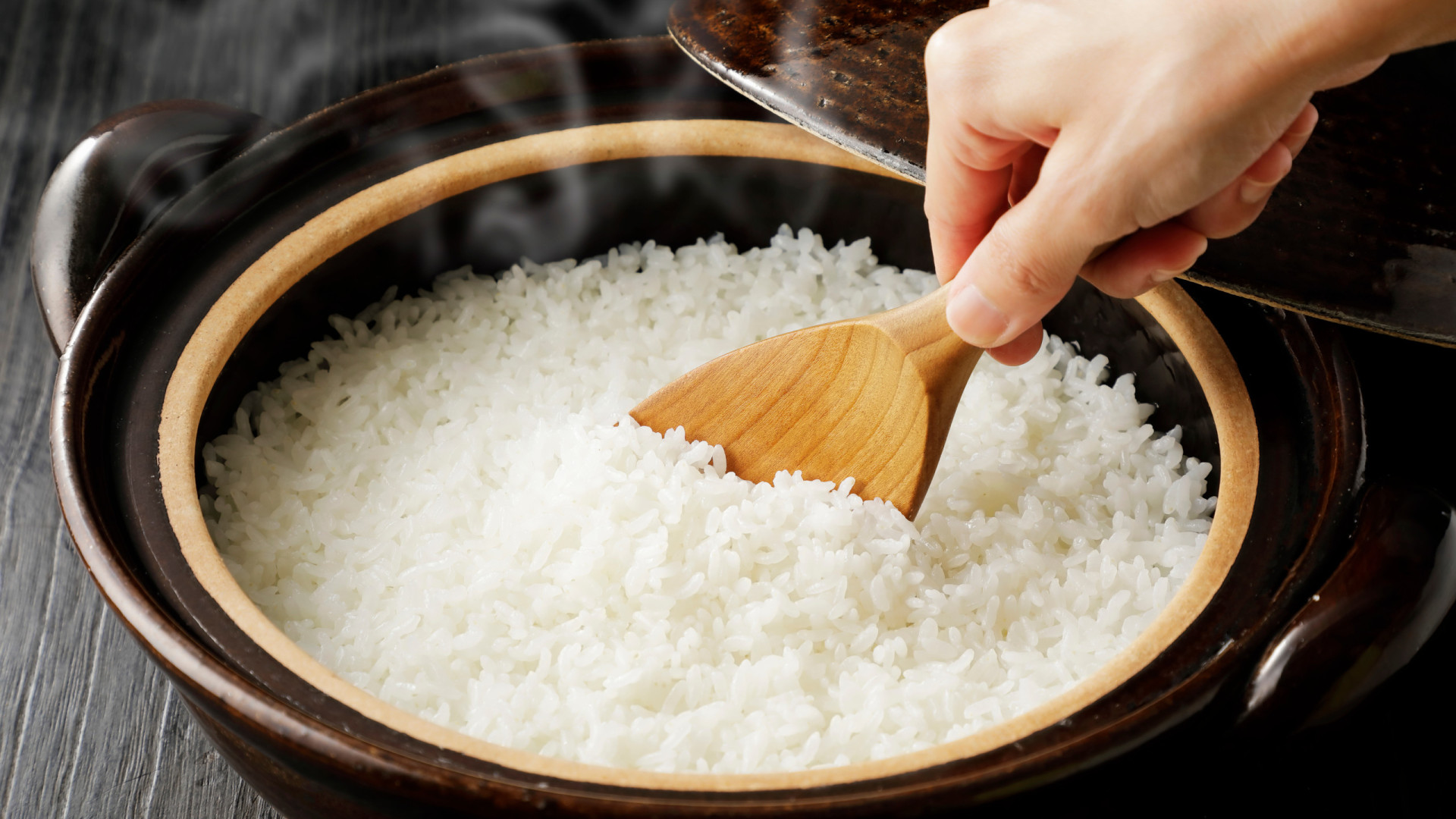 O melhor é não reaquecer as sobras de arroz. Conheça a razão