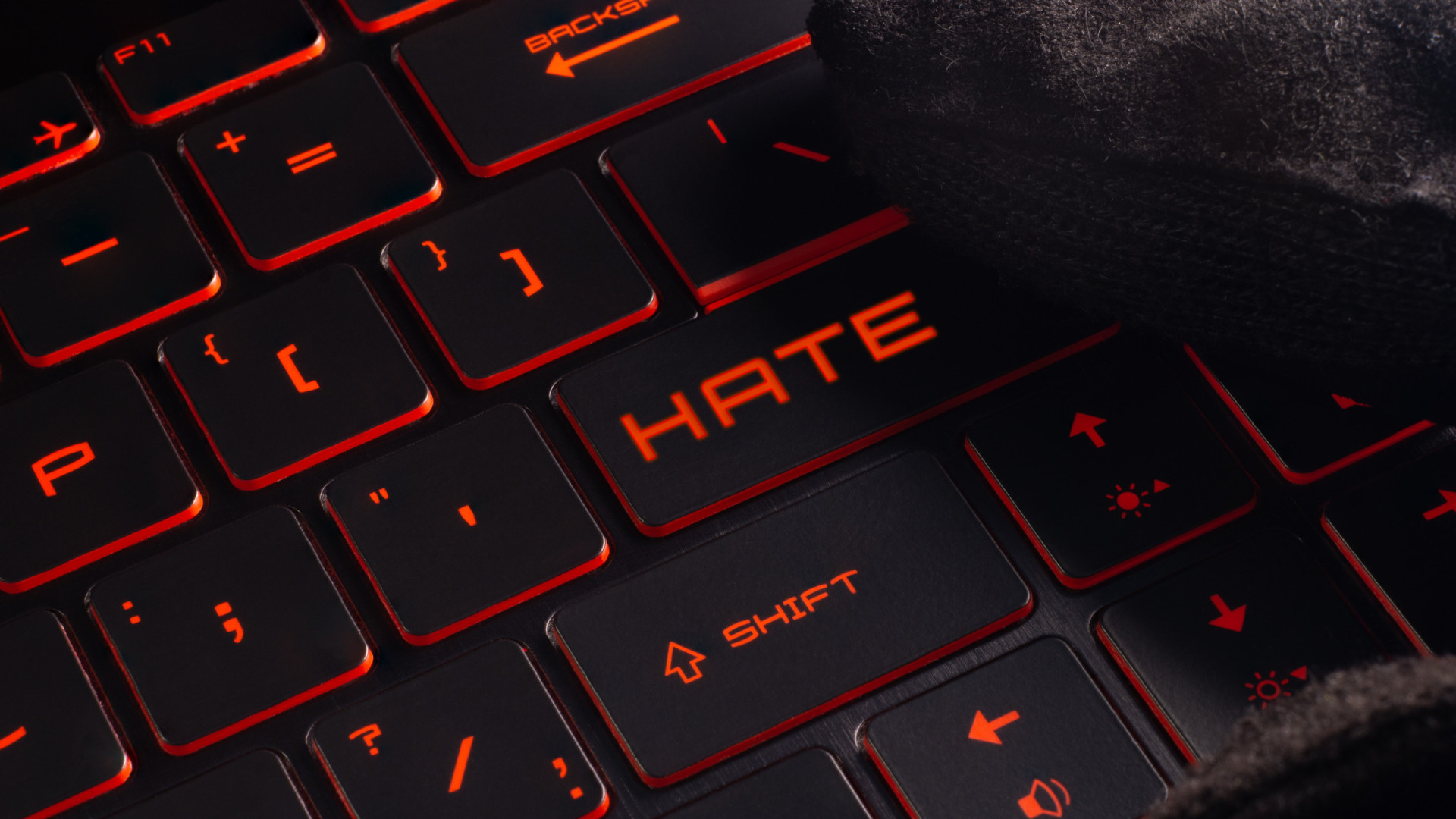 Denúncias de crimes na internet com discurso de ódio crescem em 2022