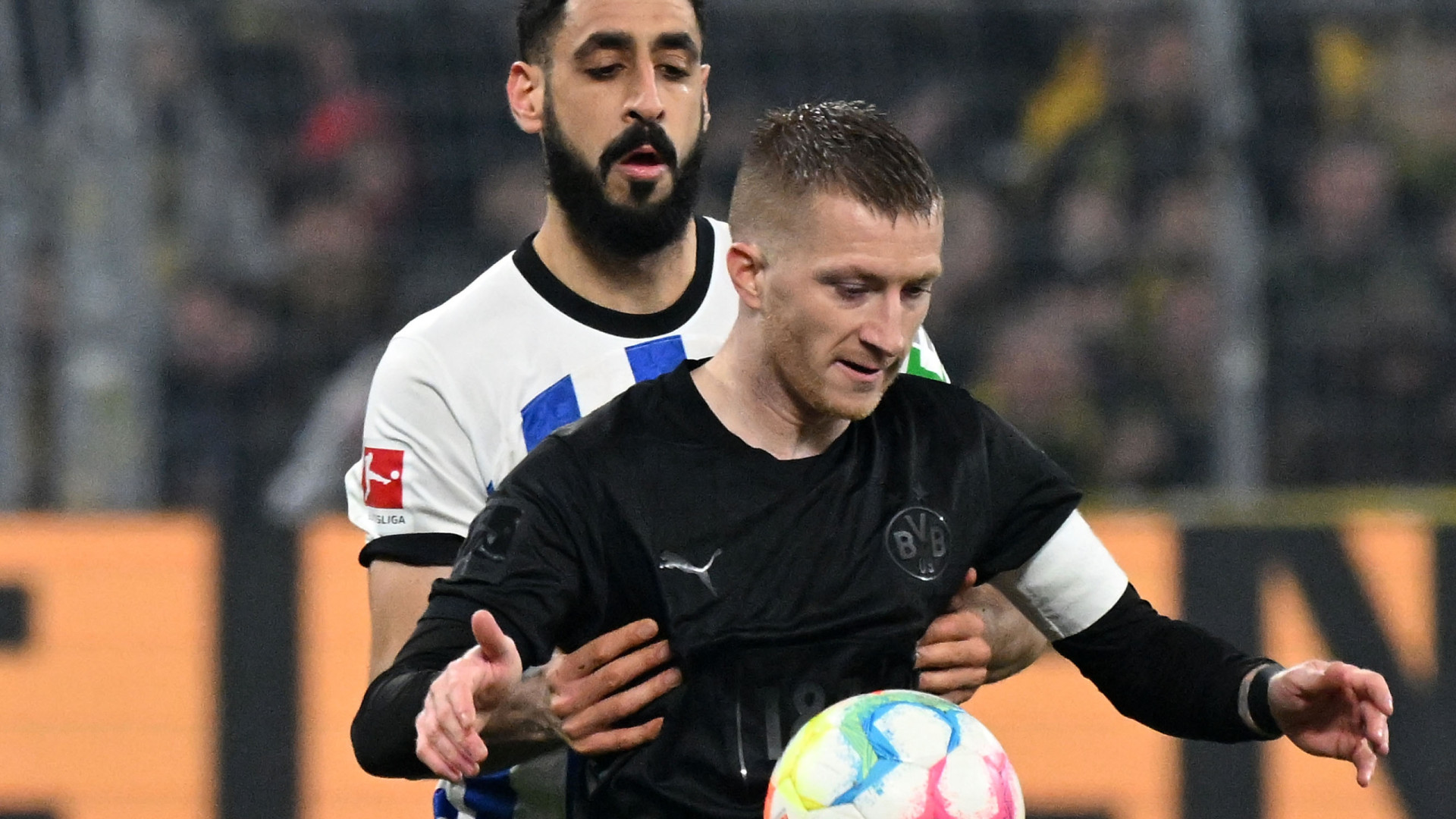 Borussia Dortmund goleia Hertha Berlin e vira vice-líder no Alemão