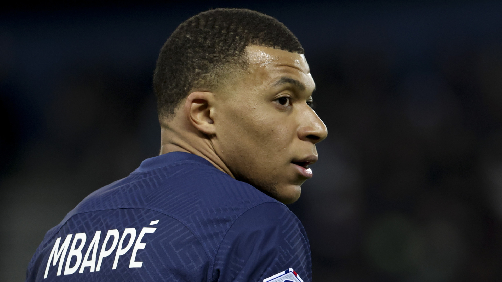 Mbappé comenta rumores de transferência do PSG para o Real: 'Em algum momento vai sair'