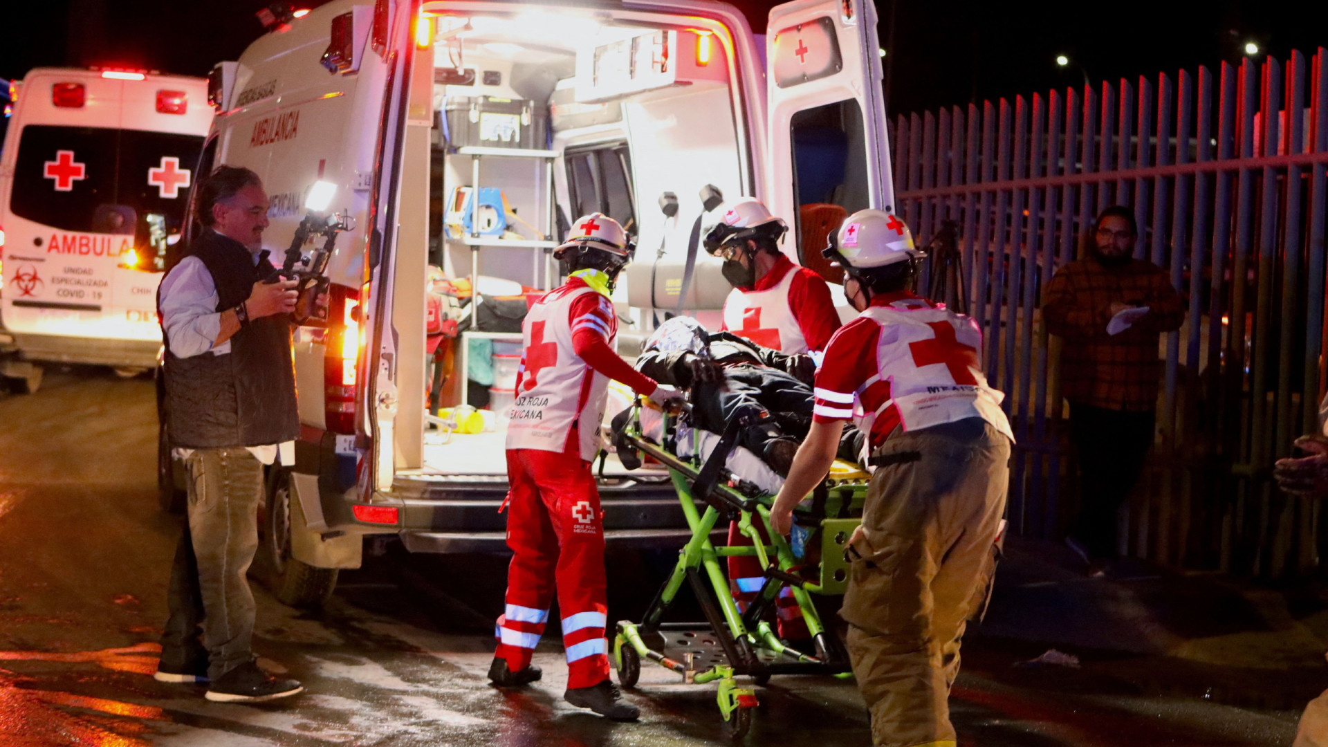 Capotamento de ônibus e deixa 1 morto e 32 feridos na zona sul de São Paulo