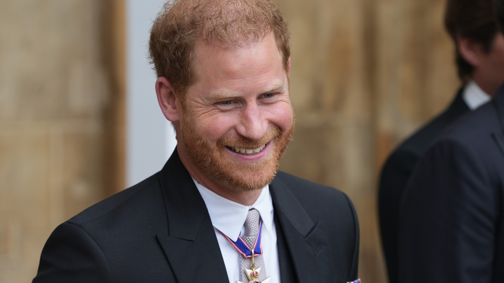 Membros da família real questionaram por que Harry foi à coroação, diz site