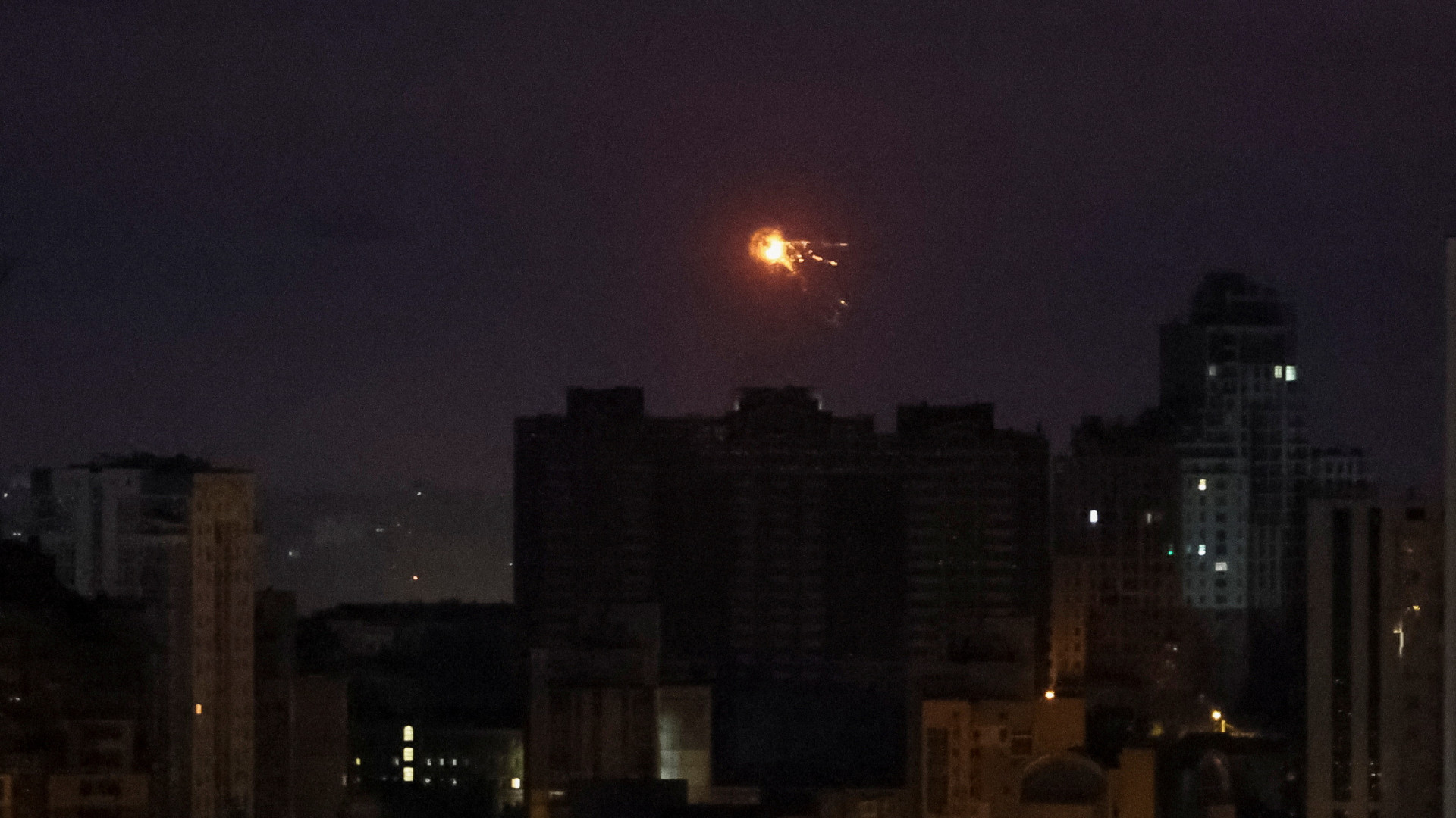 Rússia volta a atacar Kiev; imagens mostram a intensidade dos ataques