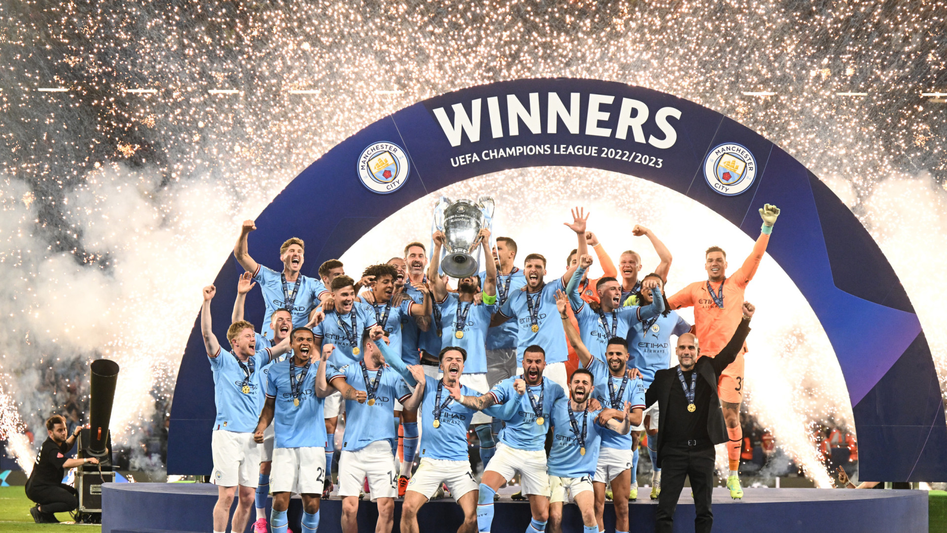 Depois de 15 anos e 2 bi de euros, Manchester City é, enfim, campeão europeu