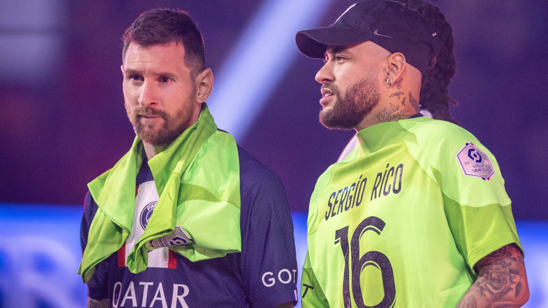 'Lenda' do futebol francês detona Messi e Neymar: "Chamo eles de chorões"