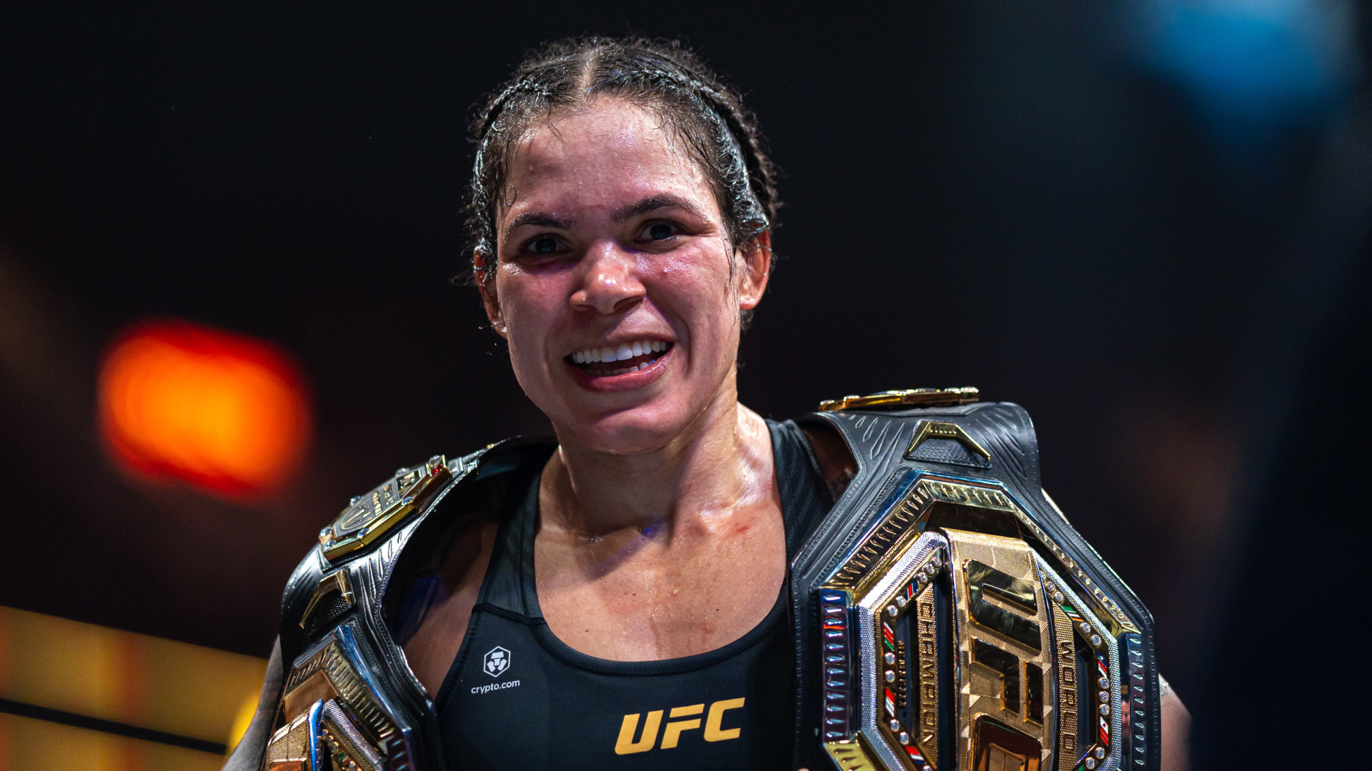 Amanda Nunes se aposenta do UFC após vitória contra mexicana: 'Campeã dupla para sempre!"