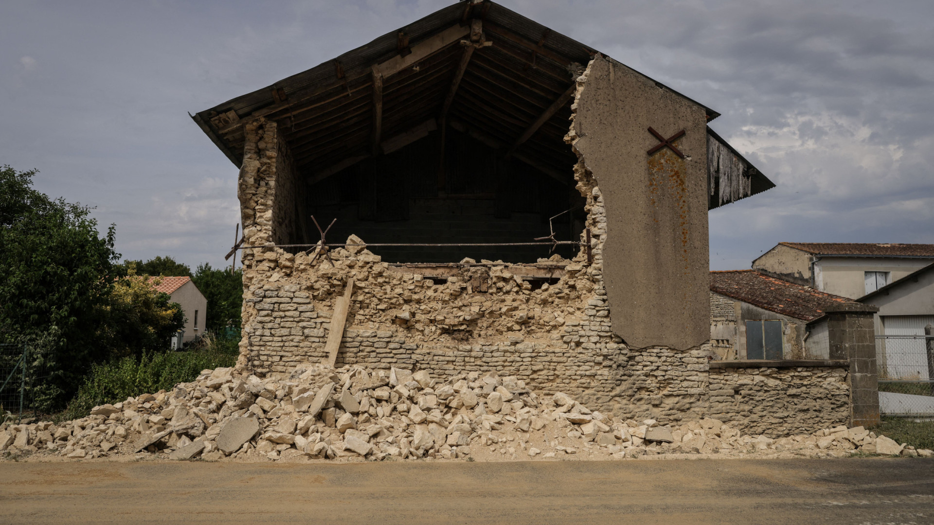 Raro terremoto na França força realojamento de 170 pessoas