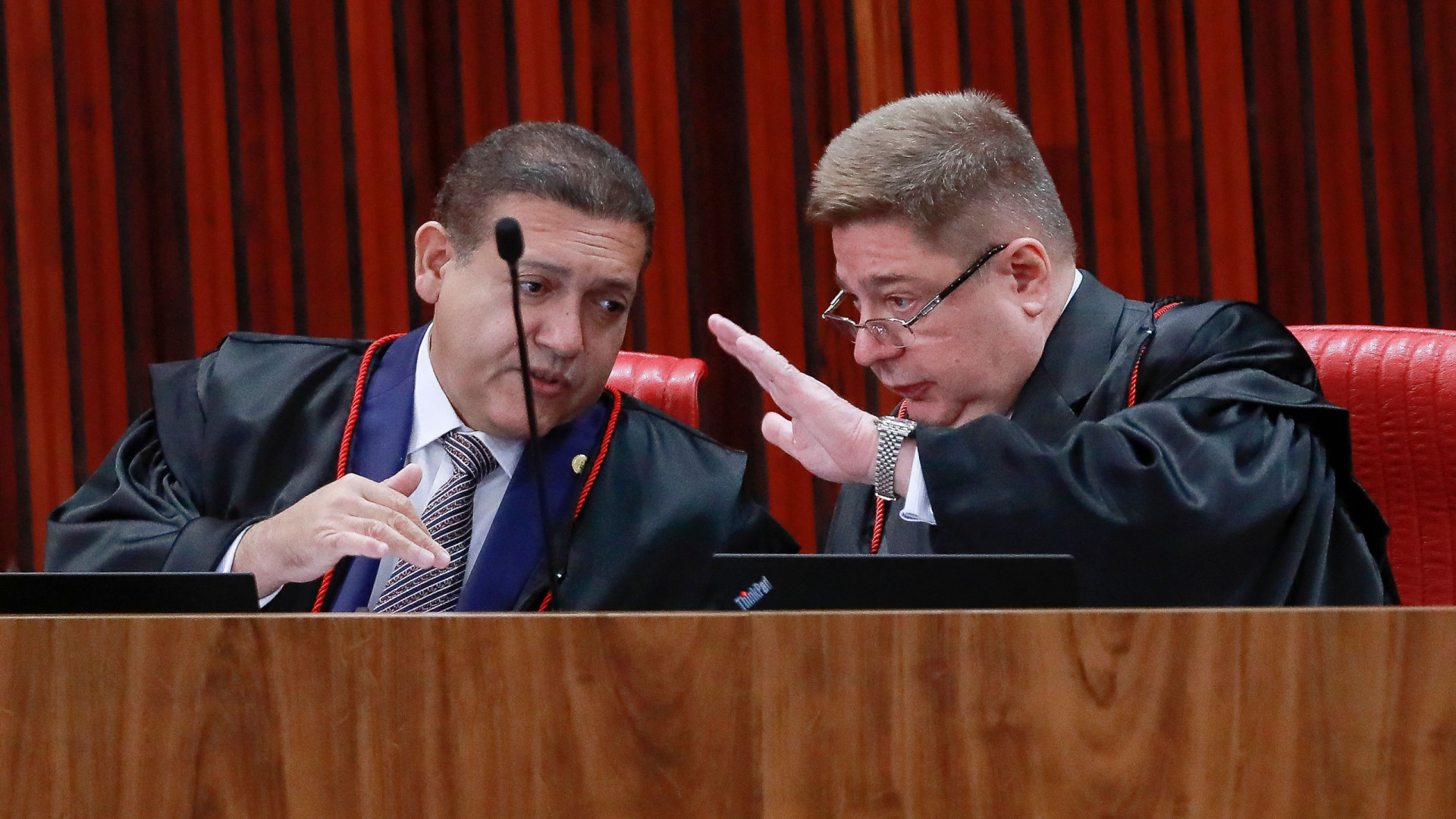 No TSE, Araújo acena a Bolsonaro e defende que minuta do golpe fique de fora de ação