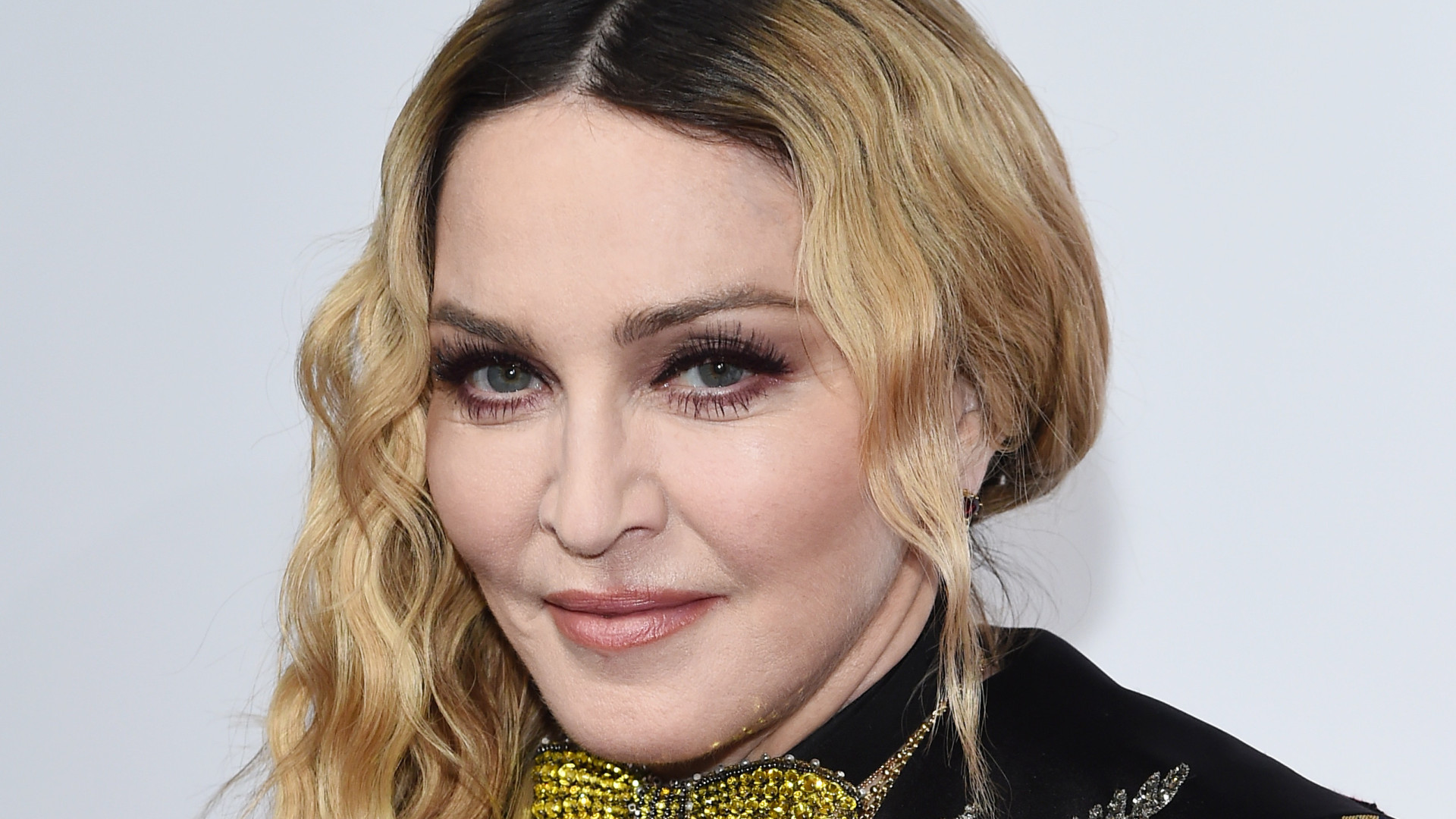 Madonna comemora aniversário das filhas gêmeas 