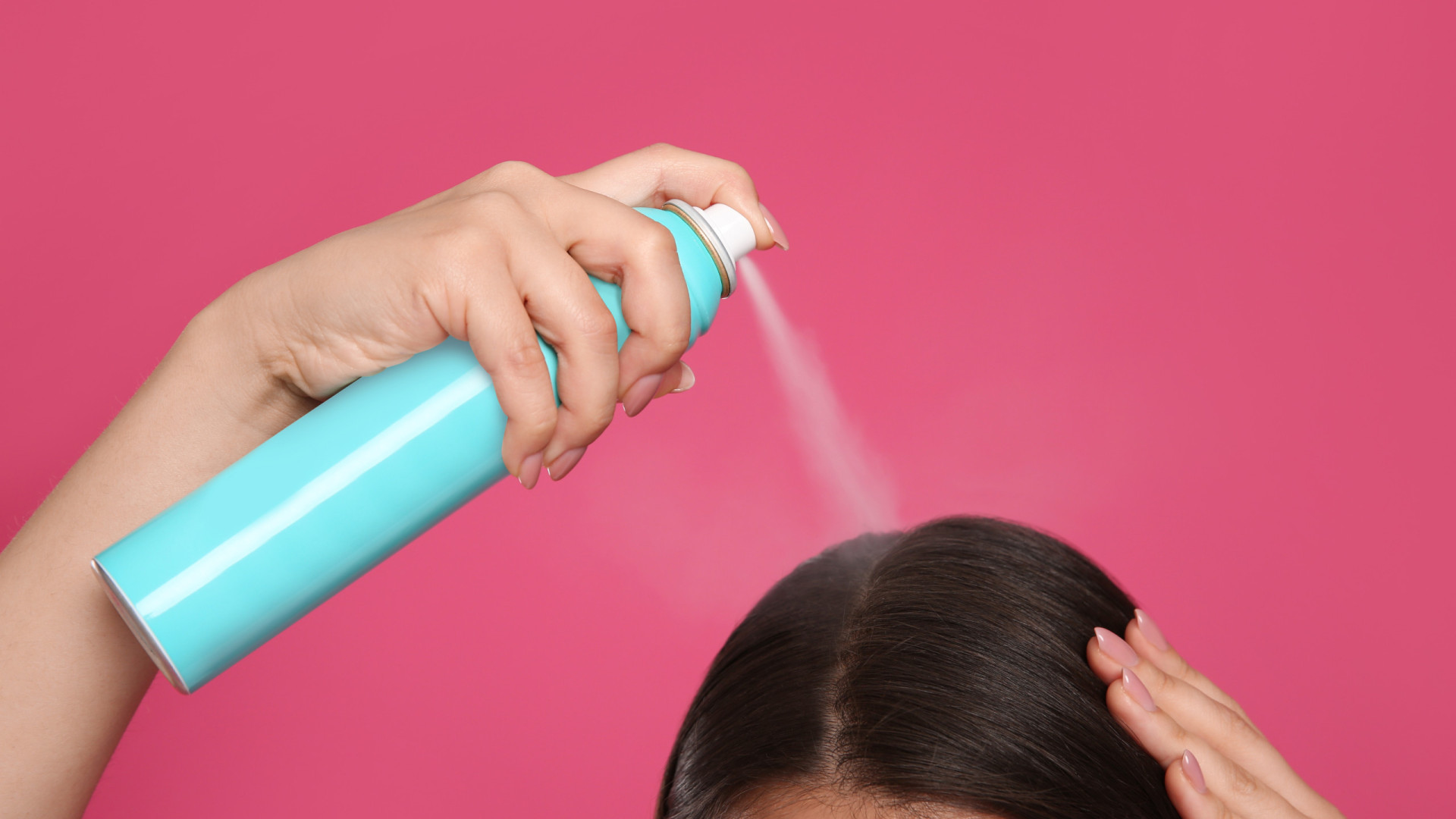 Usa shampoo seco regularmente? Cuidado! Pode causar queda de cabelo
