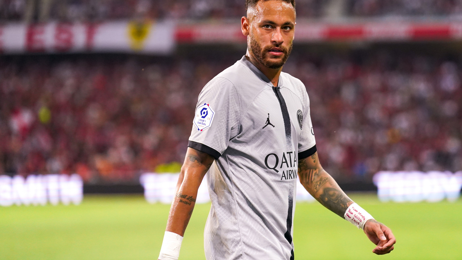 Neymar é provocado por zagueira alemã: 'Nenhuma jogadora fica no chão dois ou três minutos'