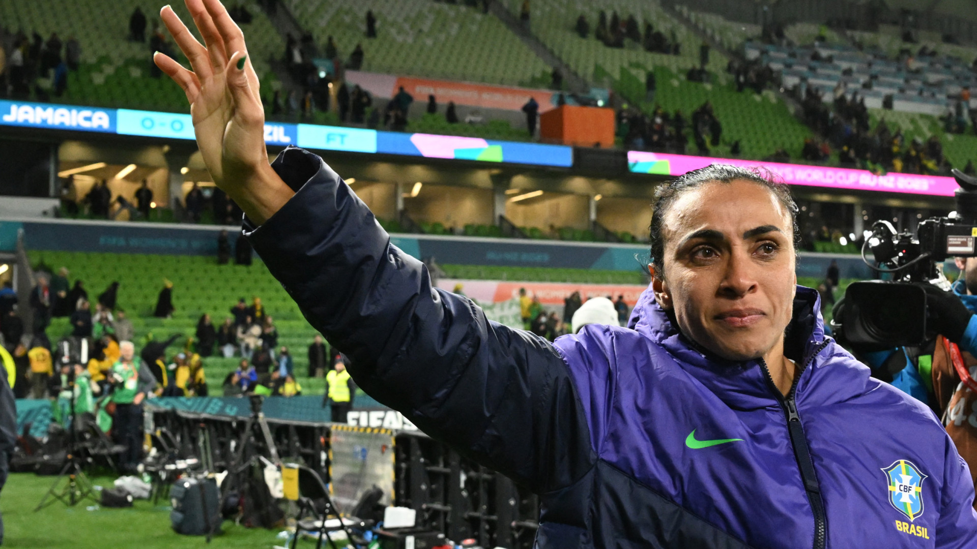 Marta pede que brasileiros não abandonem o futebol feminino: 'Terminei aqui, elas continuam'