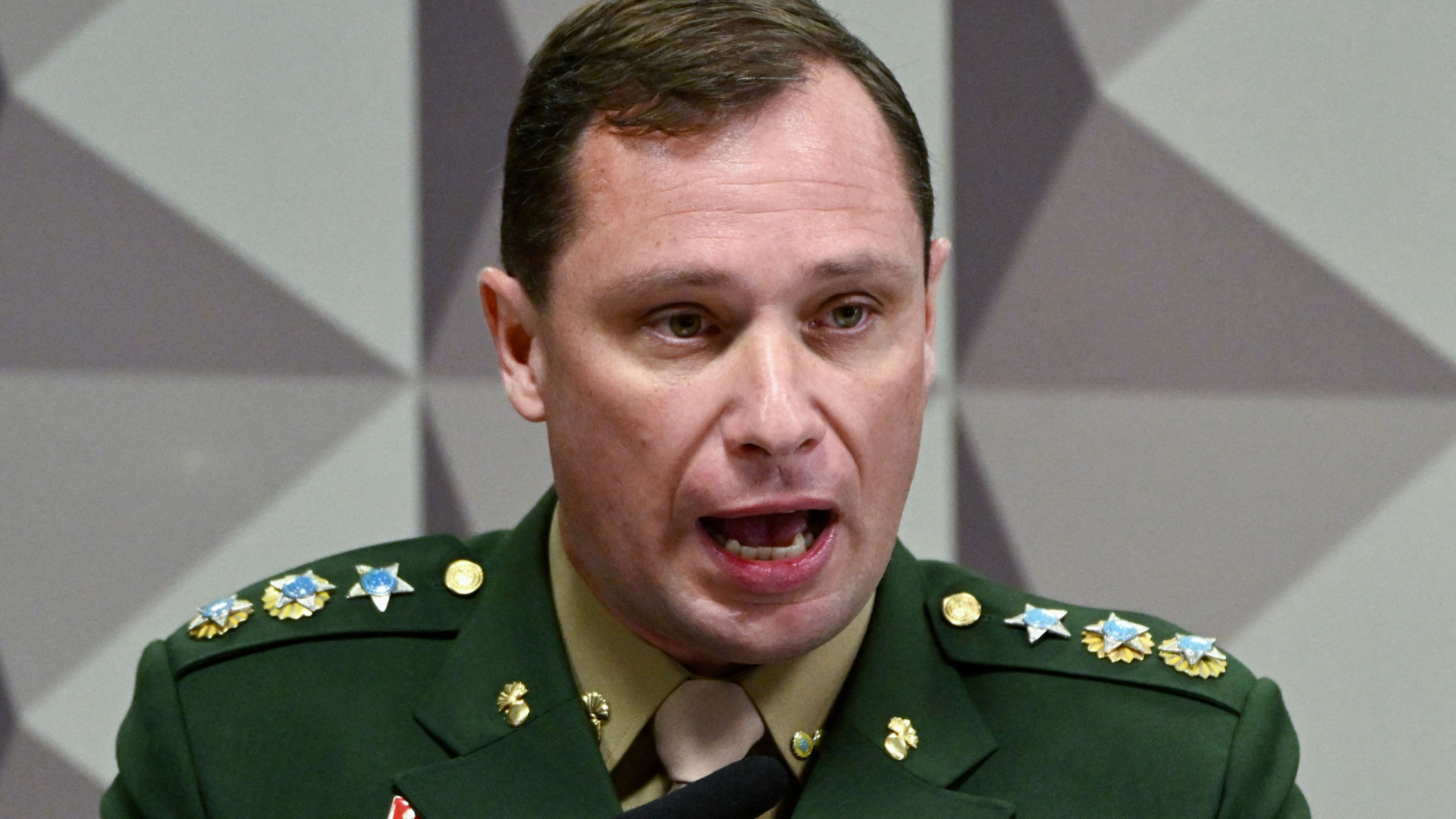 Cid diz à PF que não testemunhou debate de Bolsonaro com cúpula militar sobre golpe