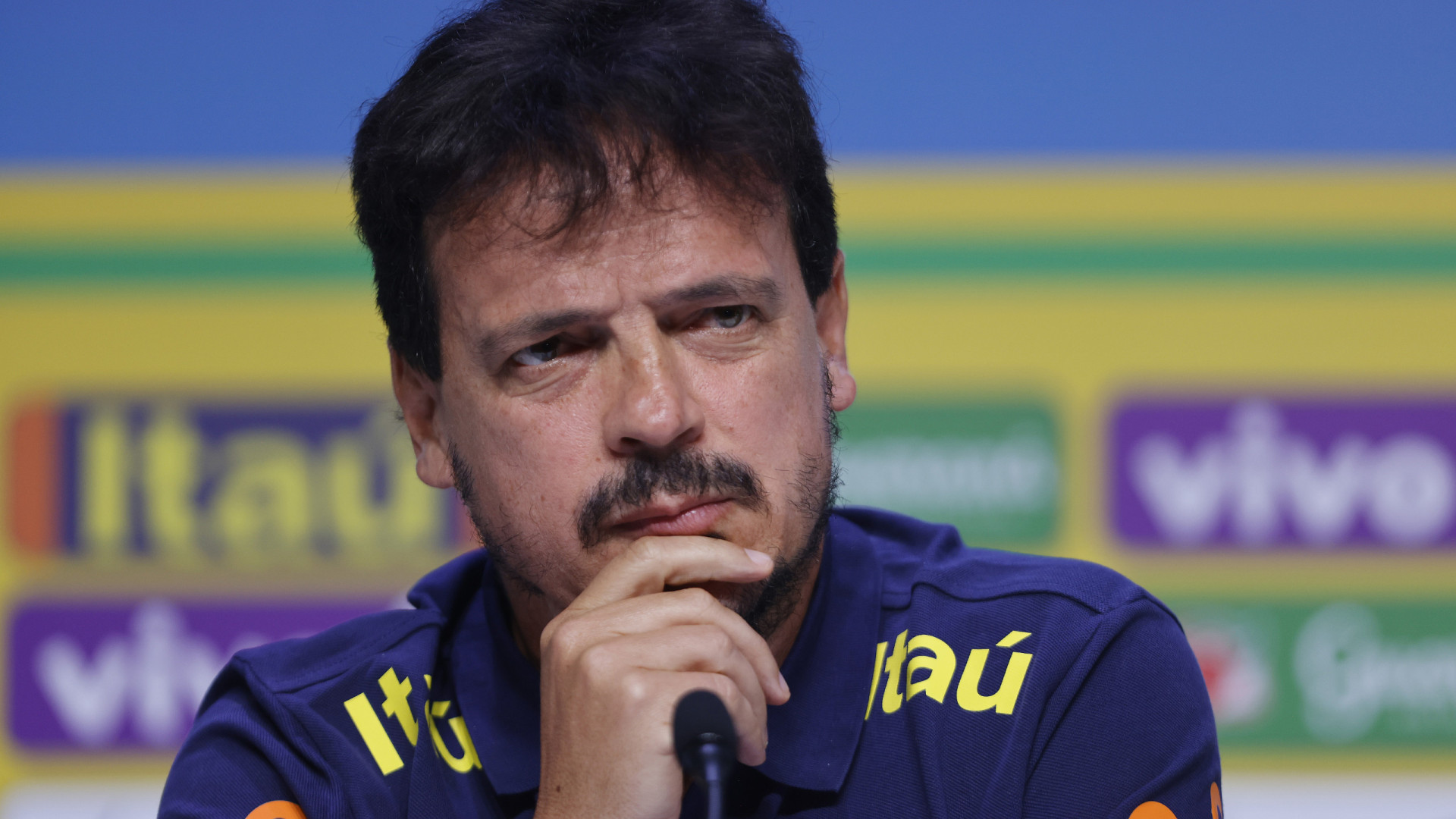 Brasil treina em Lima e Fernando Diniz deve manter a mesma escalação contra o Peru