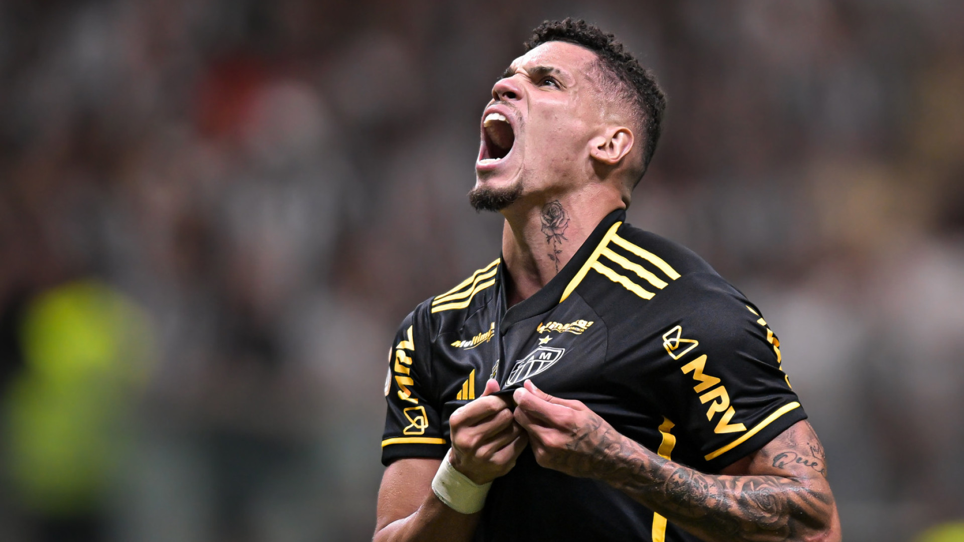 Atlético-MG vence com brilho de Paulinho, e Botafogo vê vantagem cair