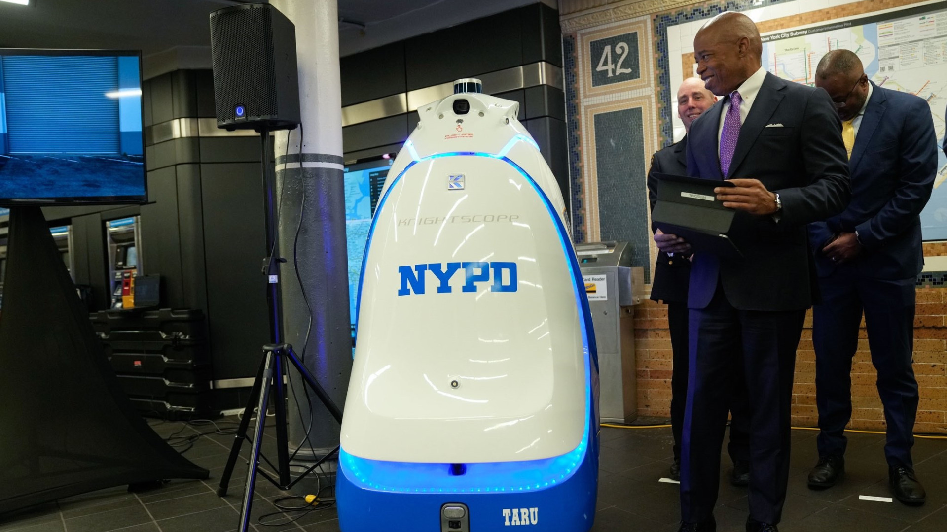 Nova York terá robô para patrulhar a cidade durante a noite
