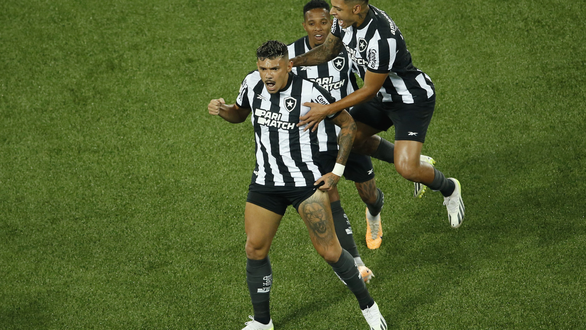Botafogo apenas empata com Goiás e mantém vantagem de sete pontos