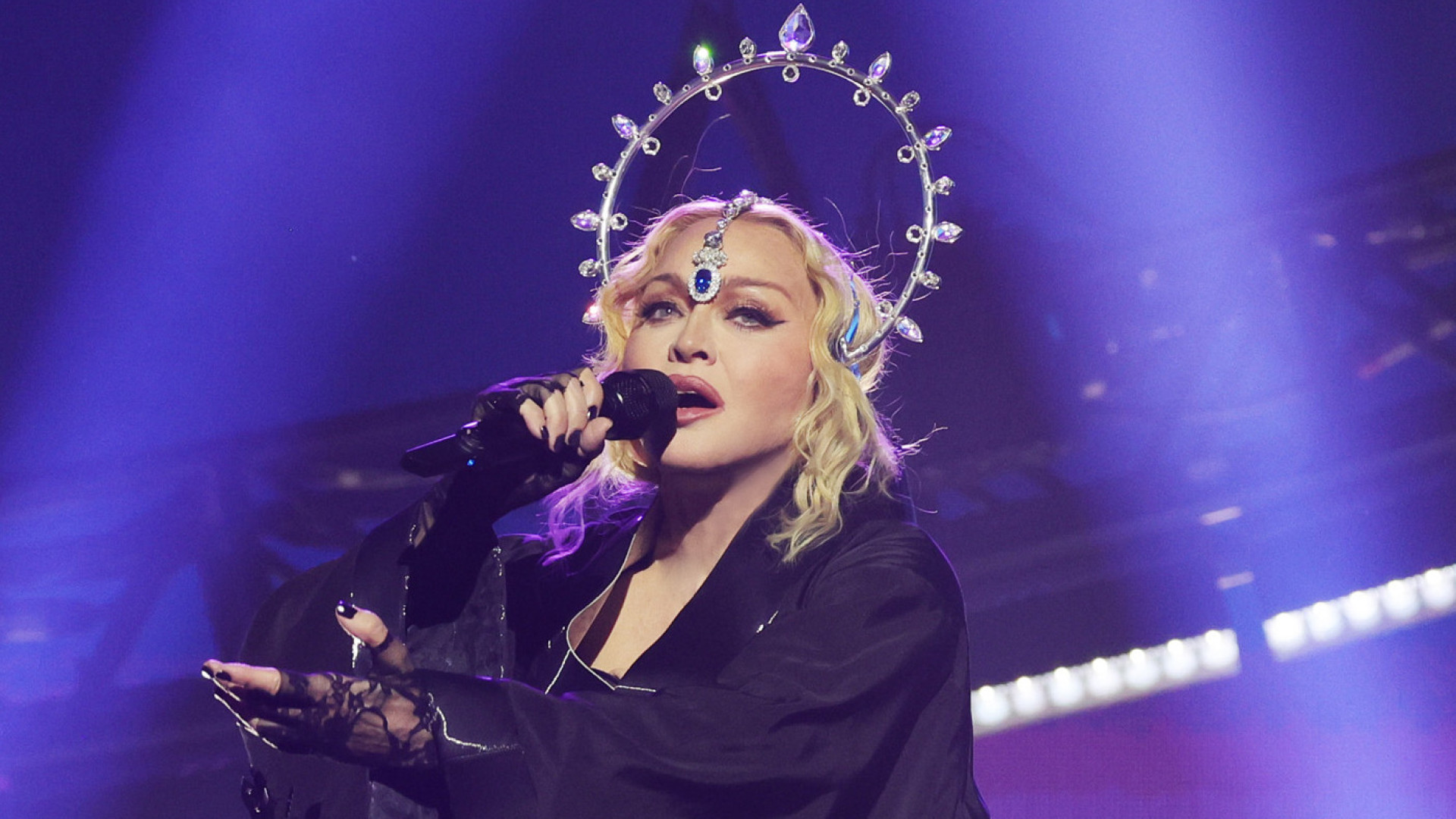 Madonna define como 'milagre' estar viva após infecção bacteriana grave