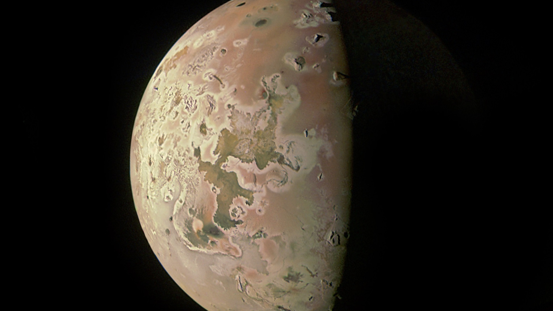 NASA revela novas imagens de lua 'escaldante' de Júpiter