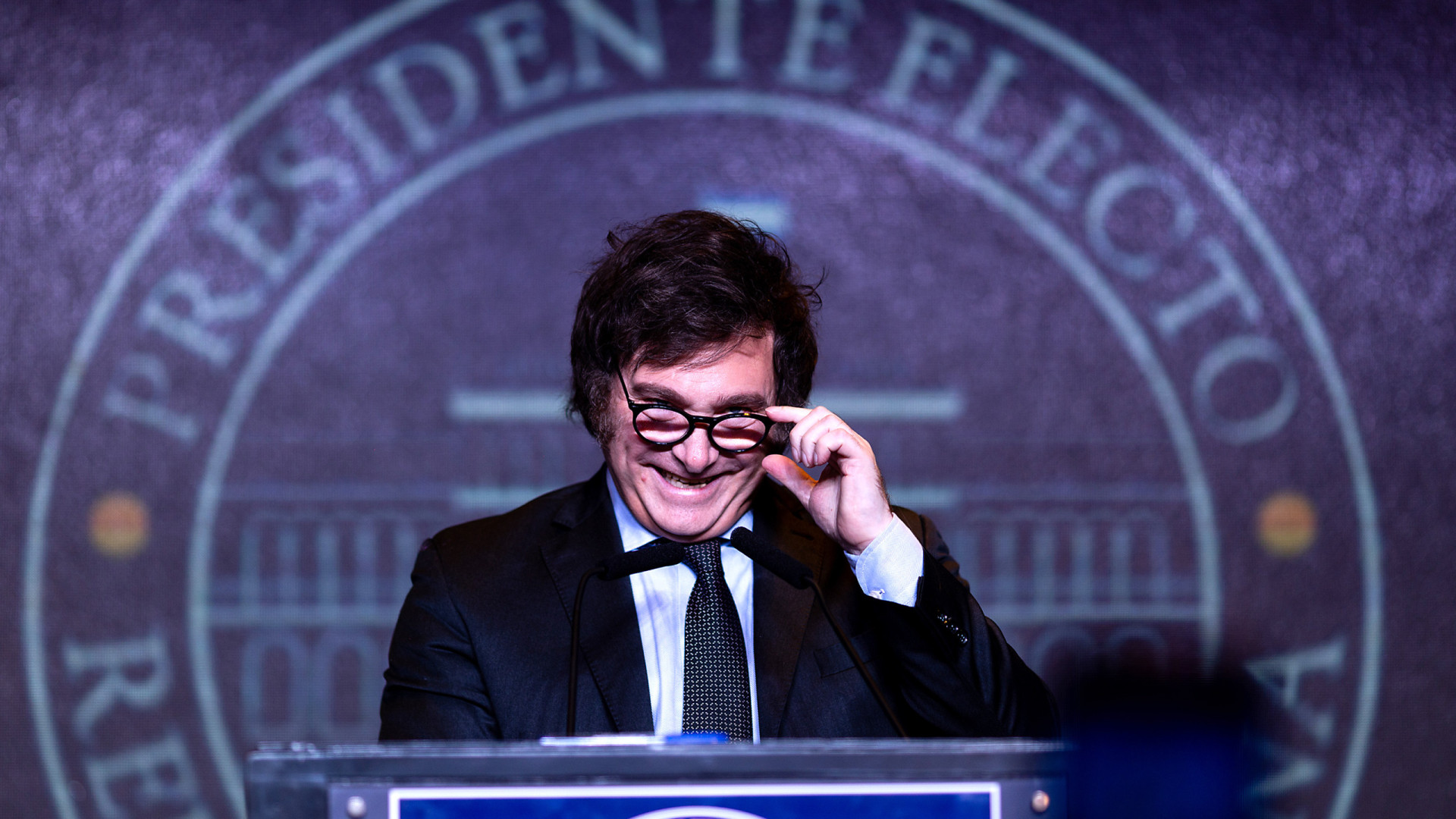 Ultraliberal Javier Milei rompe polarização na Argentina e é eleito presidente