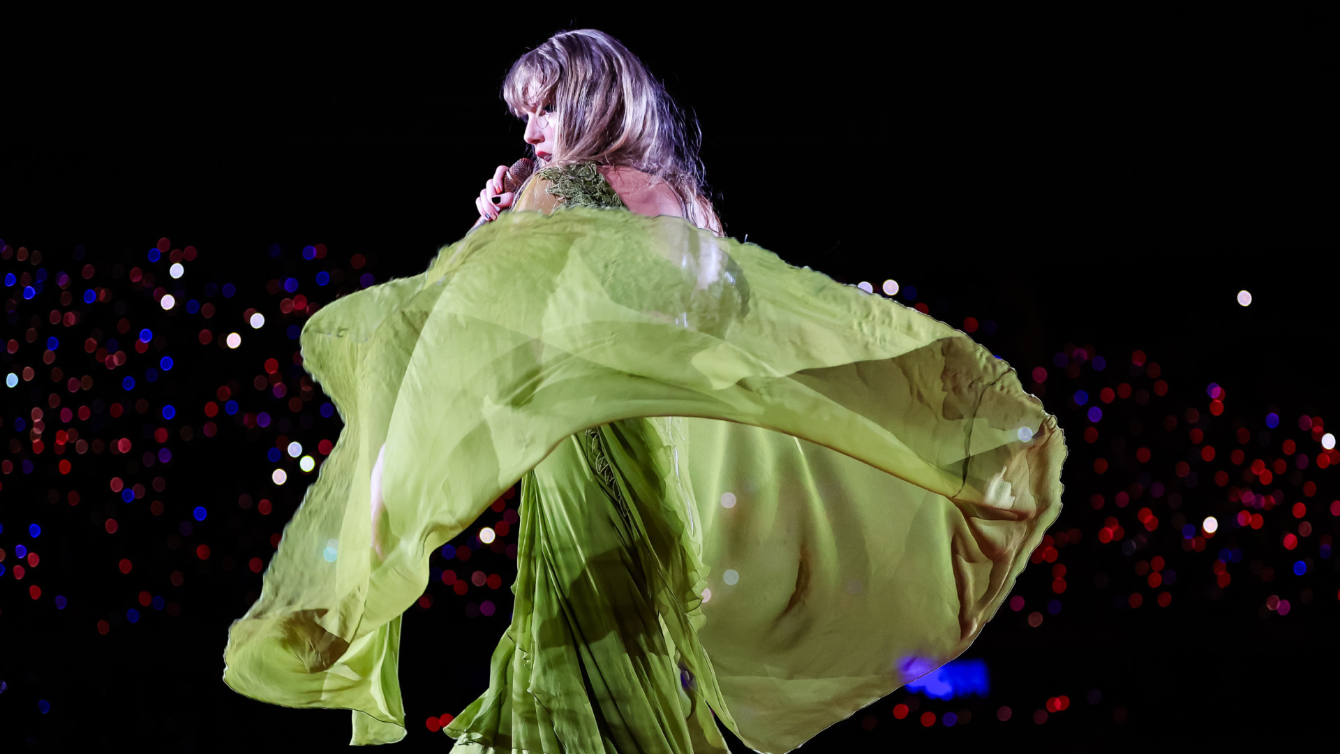 Sem citar morte, Taylor Swift deixa público eufórico em segundo show