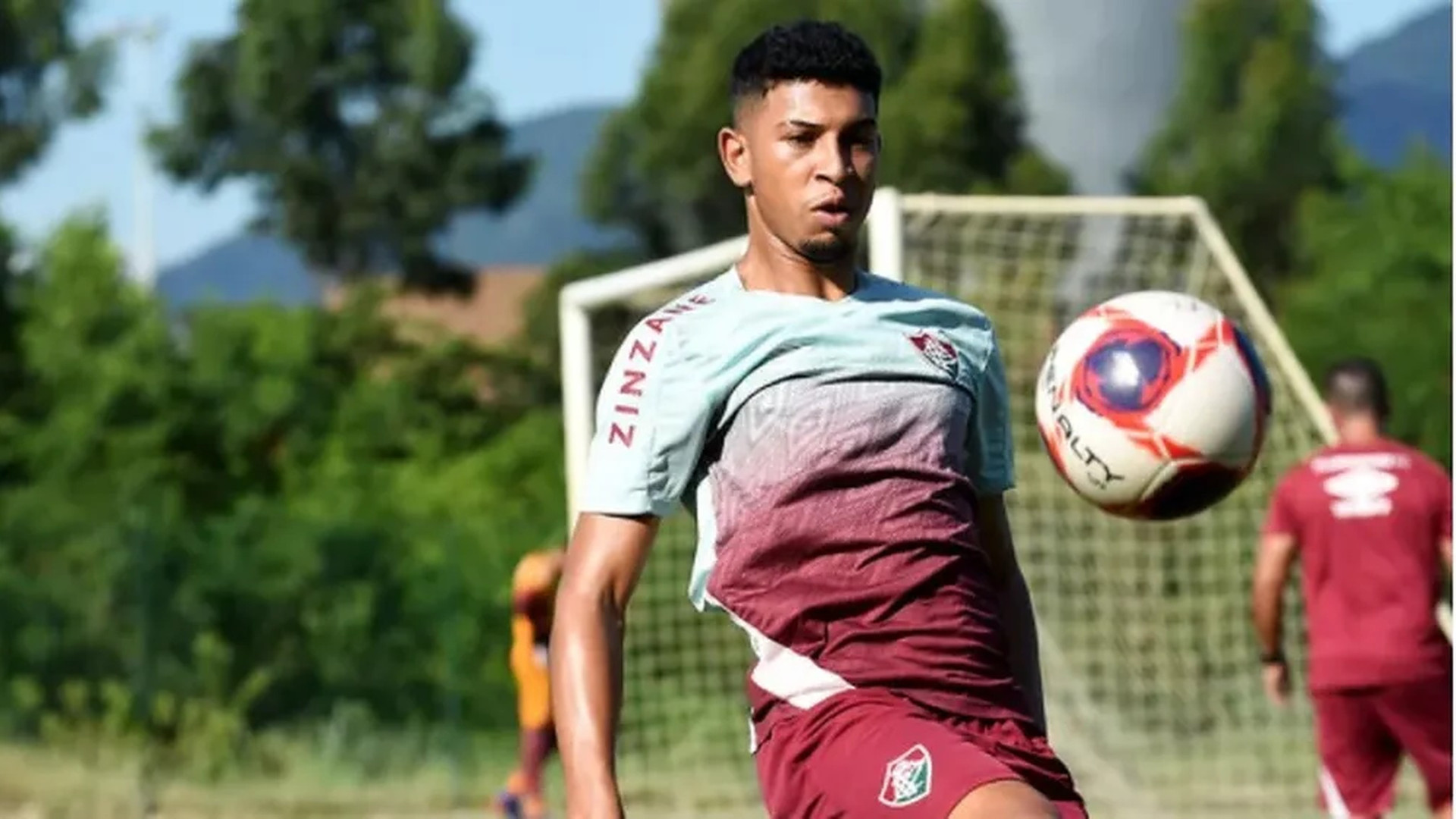 Ex-jogador do sub-23 do Fluminense morre após acidente de carro em Minas Gerais