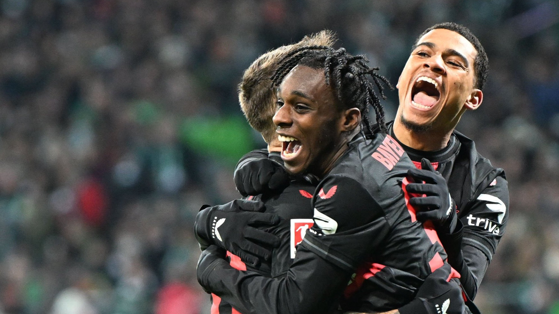 Bayer Leverkusen arranca empate com Stuttgart e abre vantagem no topo do Alemão
