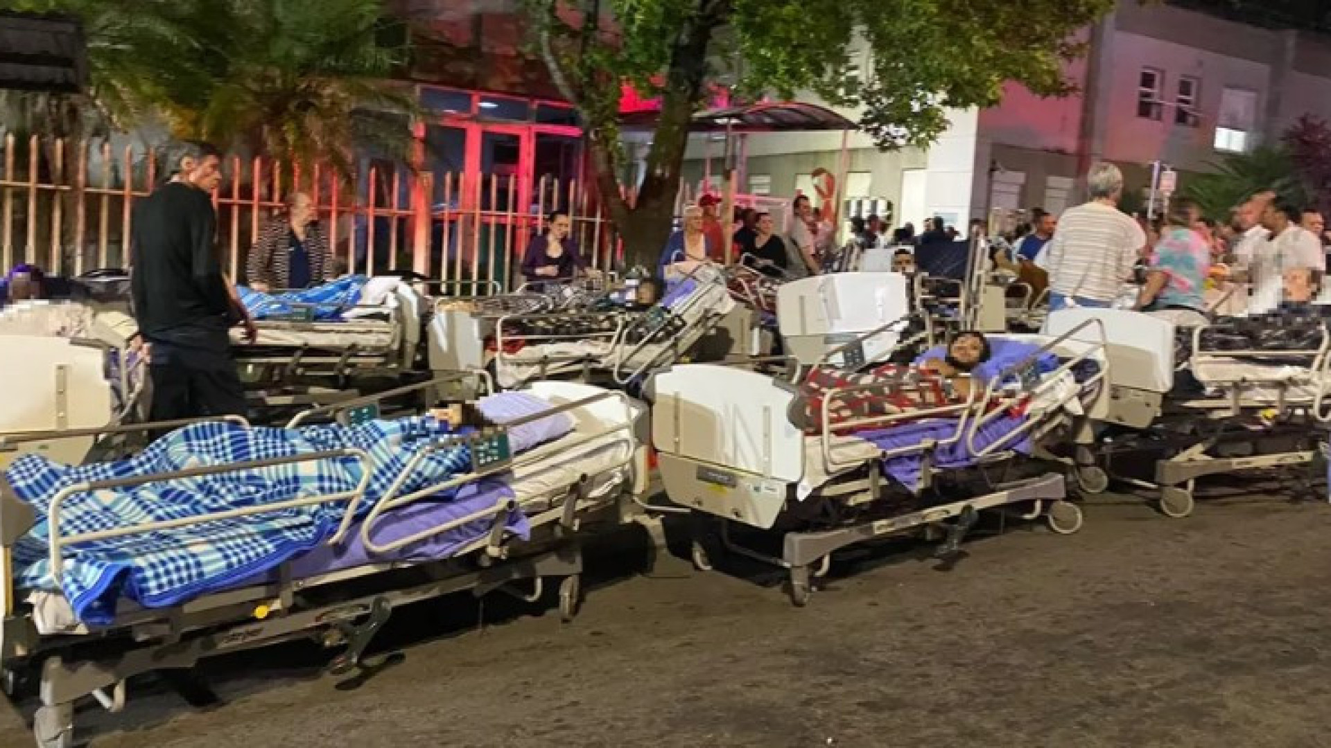Incêndio em hospital obriga à retirada de 50 pacientes em Porto Alegre
