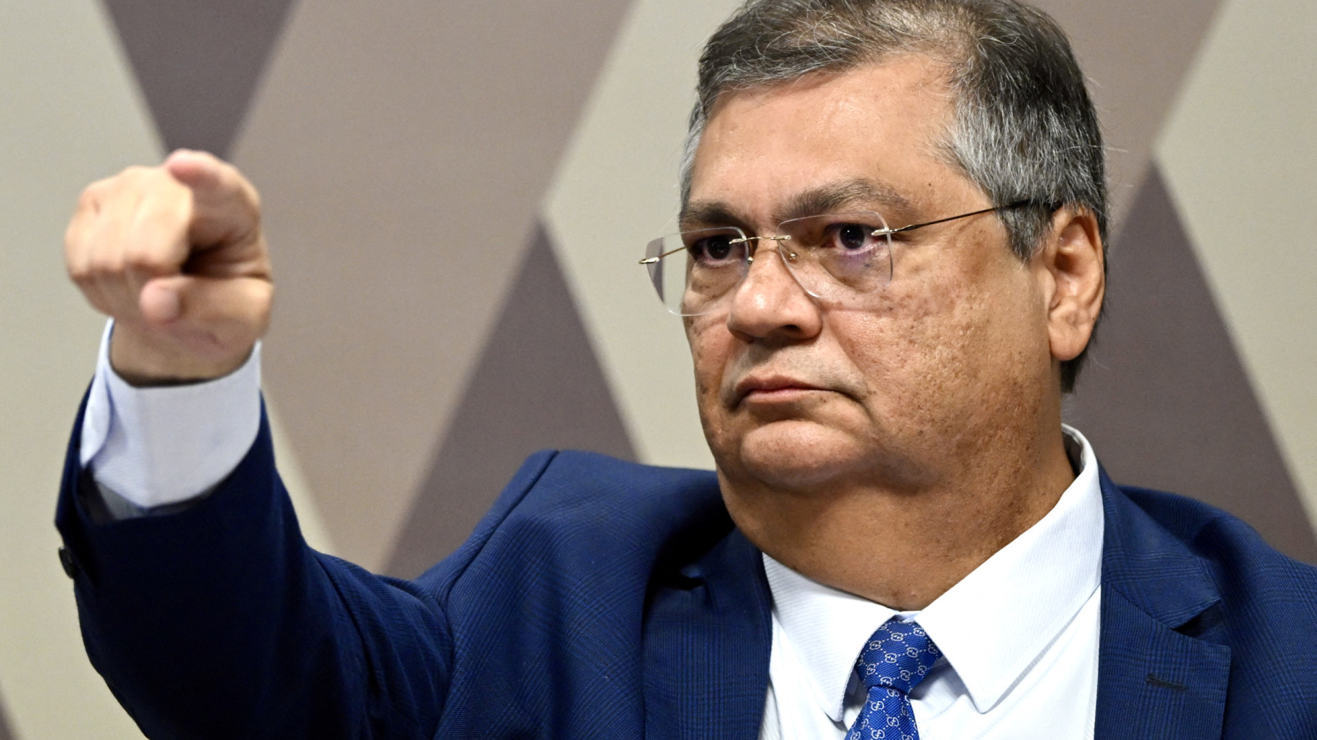 Ministro manda AGU investigar fake news envolvendo Dino e família Brazão