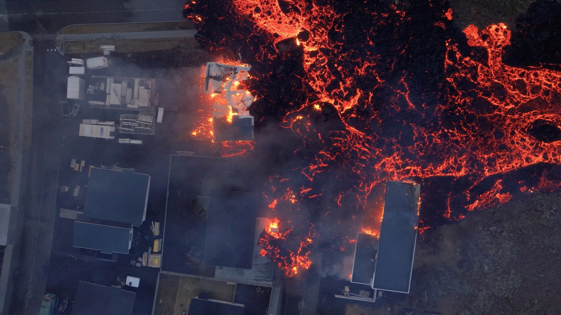 "Situação muito grave" na Islândia; lava atinge casas após nova erupção