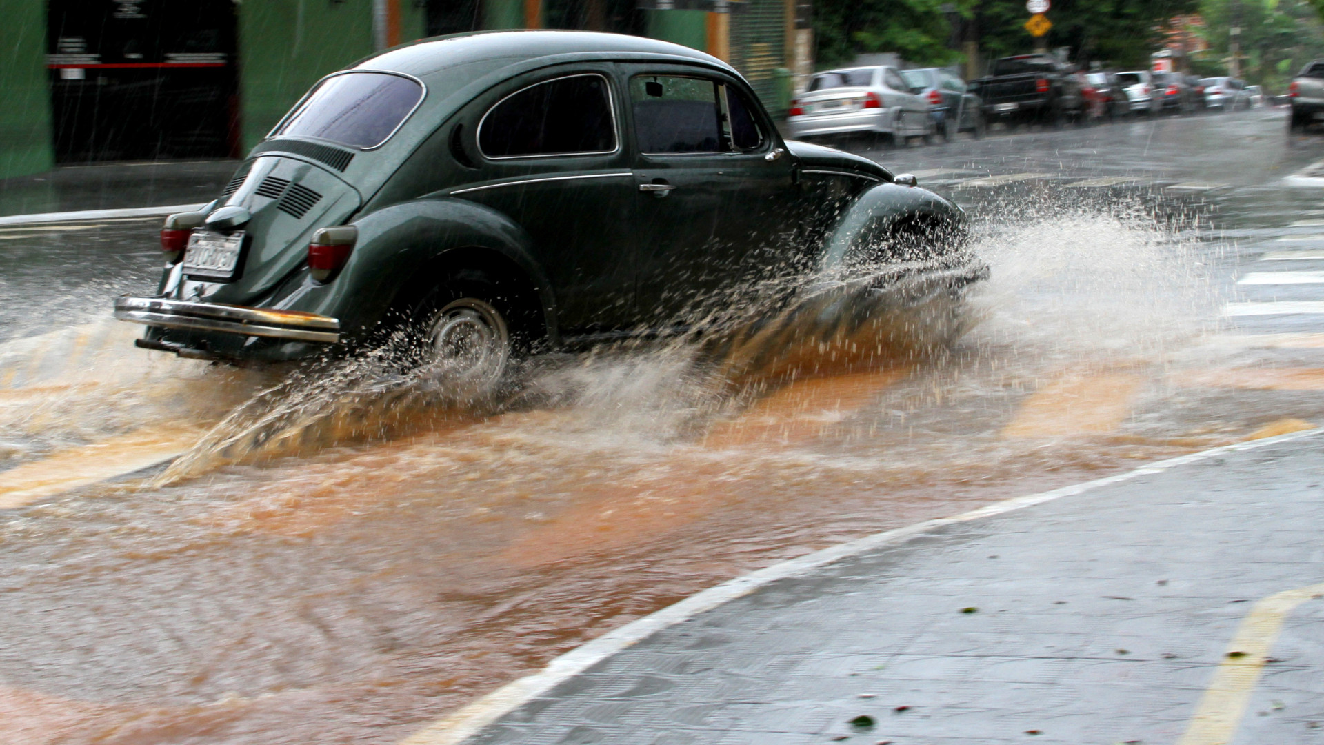 Tempestade tropical atípica se forma na costa brasileira, mas não deve chegar ao continente
