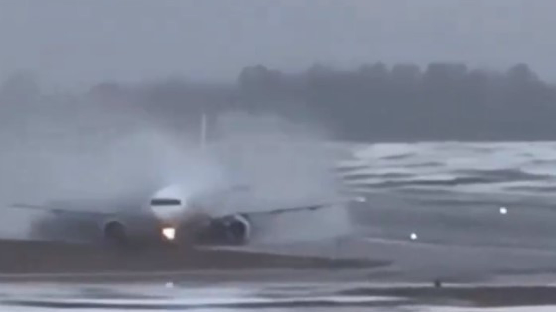 Avião derrapa em pista com gelo no aeroporto da Lituânia. Veja o vídeo