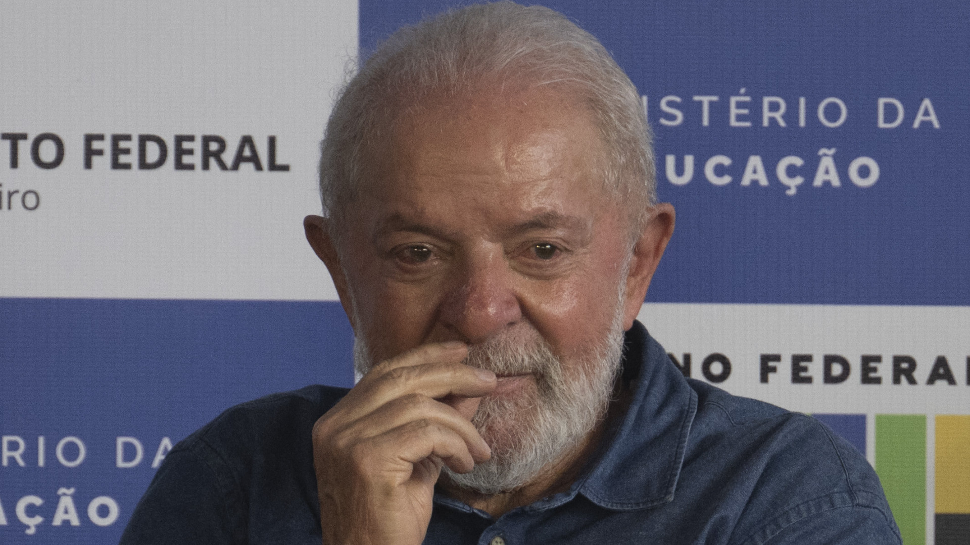 Lula diz que, de vez em quando, é preciso 'uma cachacinha' para fazer articulação política