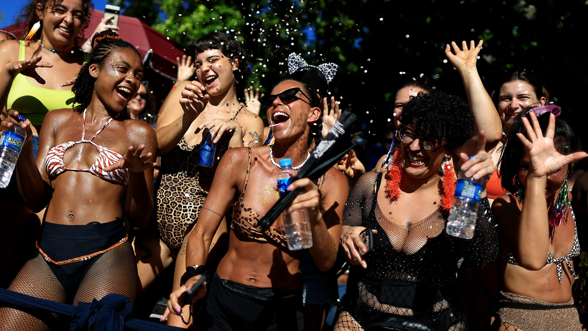 Vilão do Carnaval, calor afeta shows e eleva atendimentos médicos