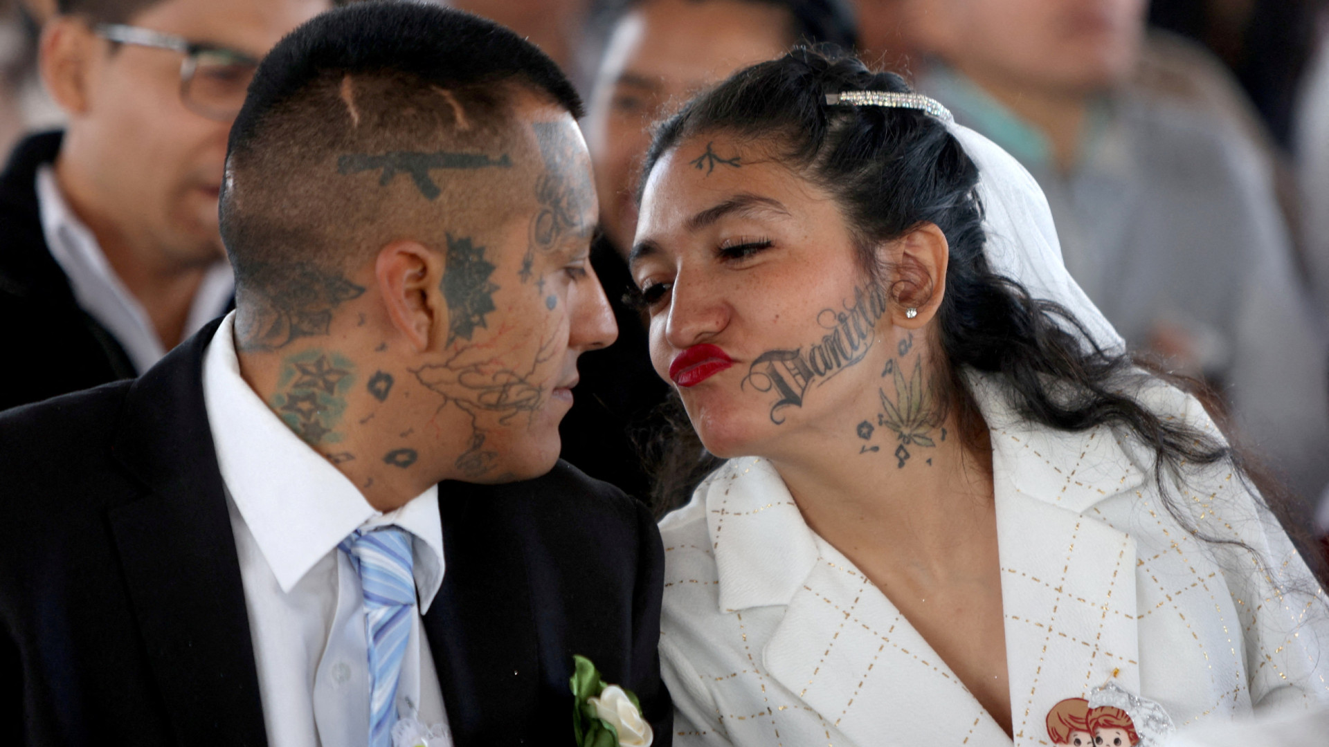 1200 casais se casam no México em evento especial ; veja as imagens