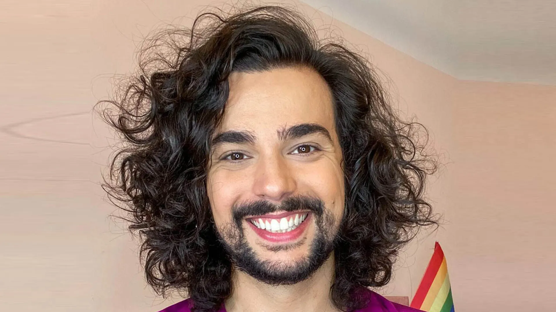 Vitor diCastro fala de luto após término de relação gay em peça: 'Exatamente o que eu vivi'