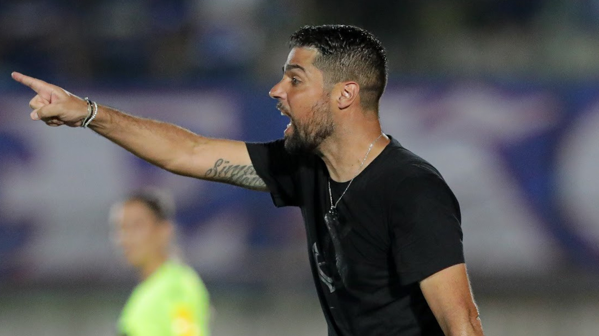 António Oliveira responde sofre seu futuro no Corinthians: 'Vocês querem sangue'