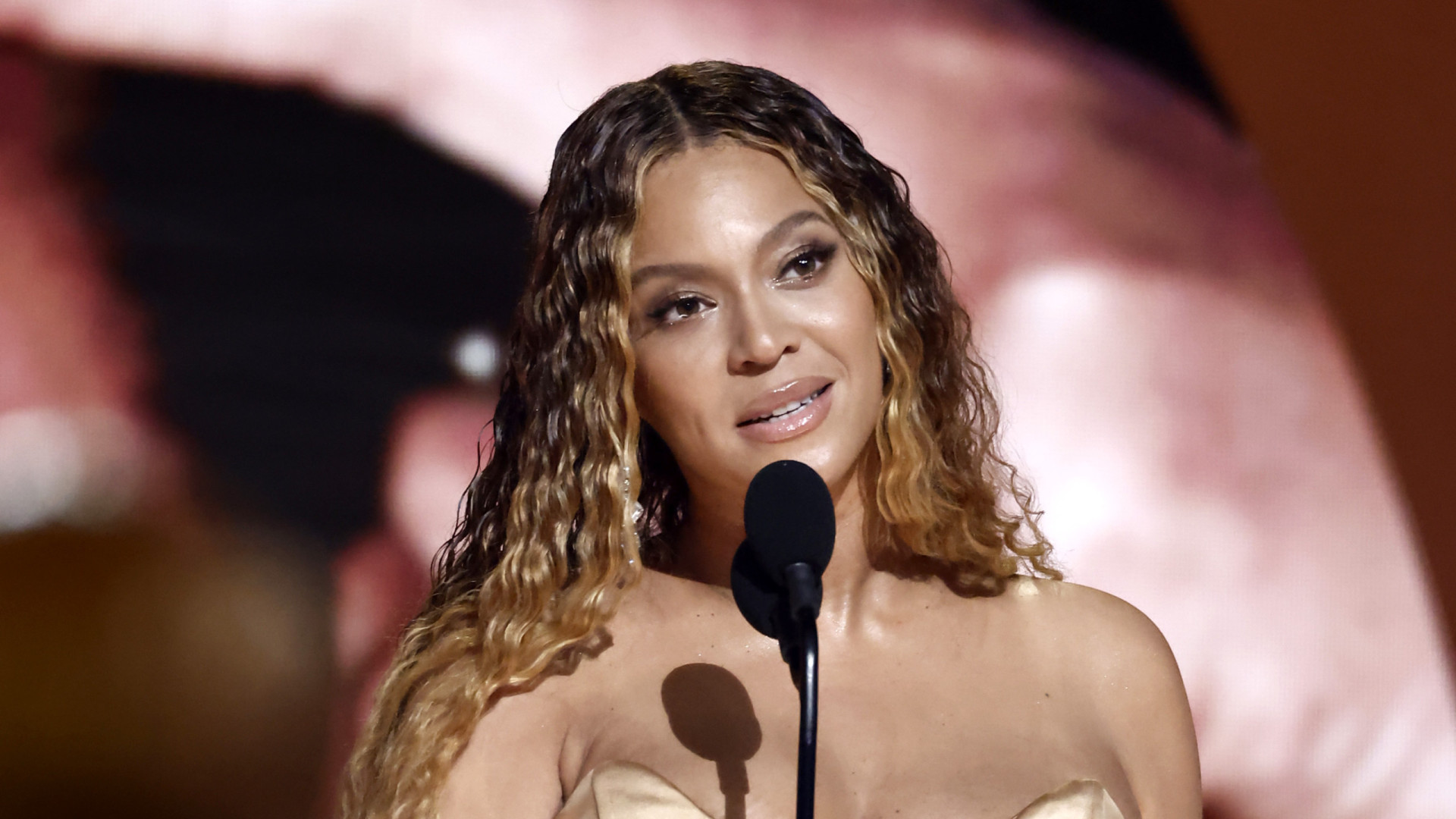 Beyoncé diz que seu novo disco nasceu de experiência de rejeição no country